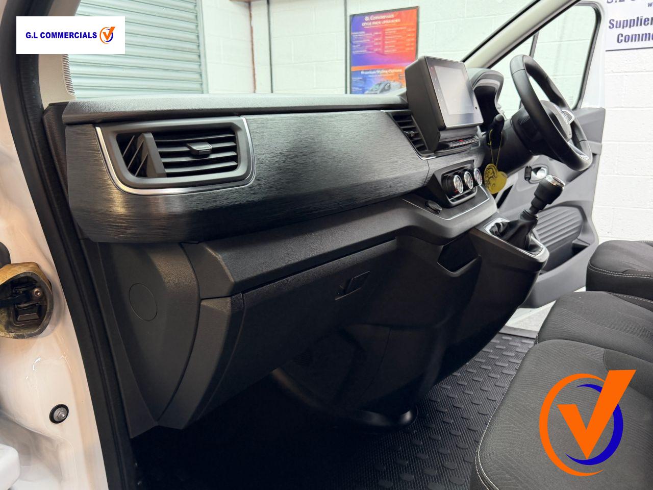 Renault Trafic 2.0 dCi Blue LL30 Sport Panel Van 5dr Diesel Manual L2 H1 Euro 6 (s/s) (150 ps)