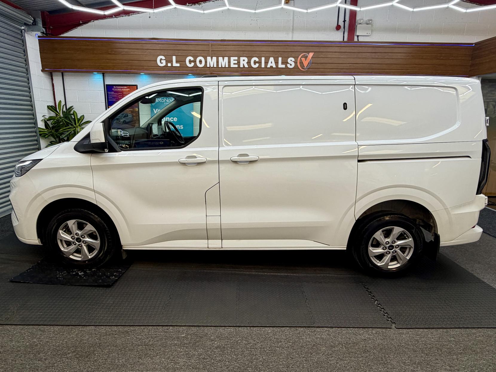 2024 Ford Transit Custom 2.0 300 EcoBlue Limited Panel Van 5dr Diesel Manual L1 H1 Euro 6 (s/s) (136 ps) - Thumbnail 3
