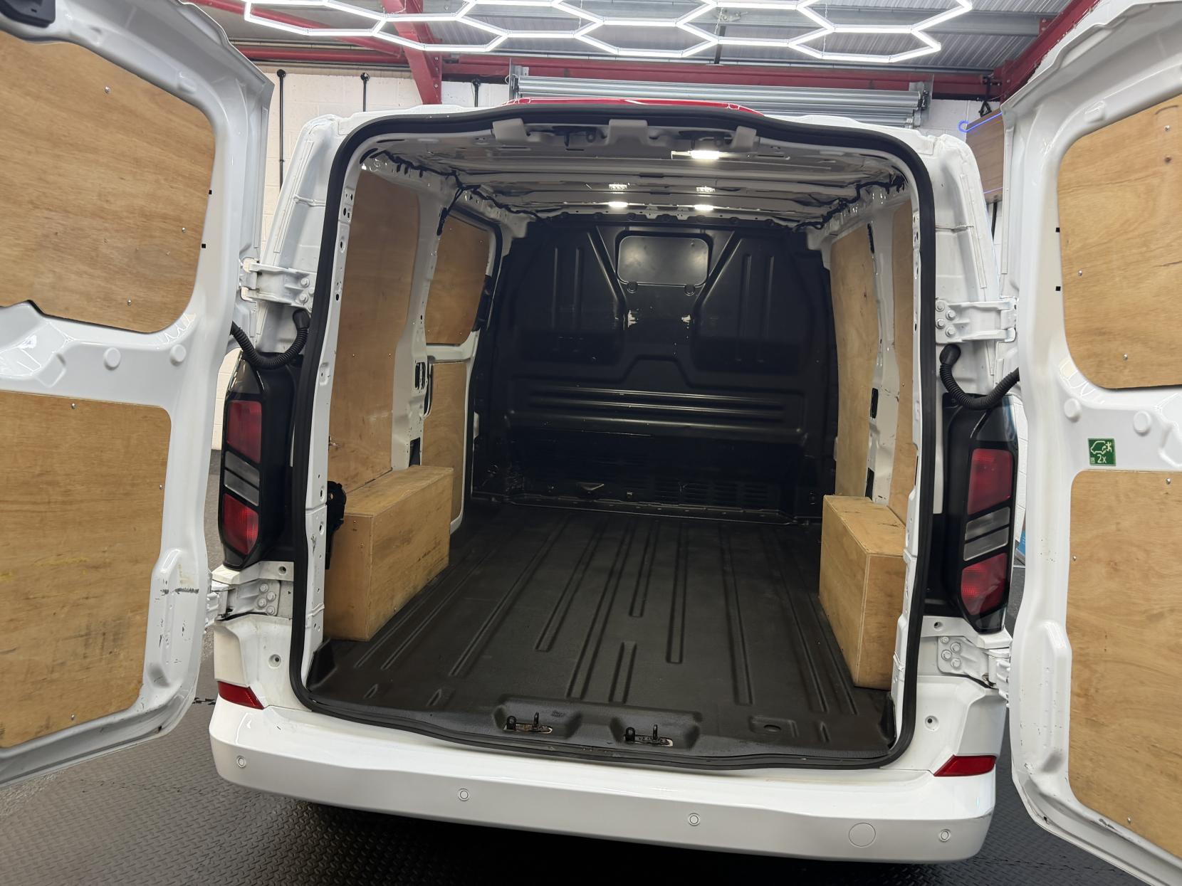 2024 Ford Transit Custom 2.0 300 EcoBlue Limited Panel Van 5dr Diesel Manual L1 H1 Euro 6 (s/s) (136 ps) - Thumbnail 12