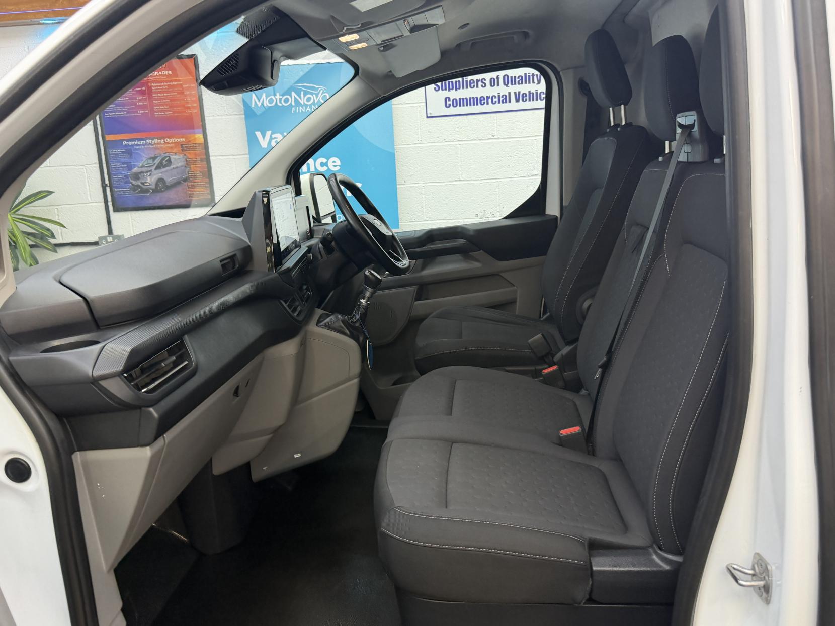 2024 Ford Transit Custom 2.0 300 EcoBlue Limited Panel Van 5dr Diesel Manual L1 H1 Euro 6 (s/s) (136 ps) - Thumbnail 7