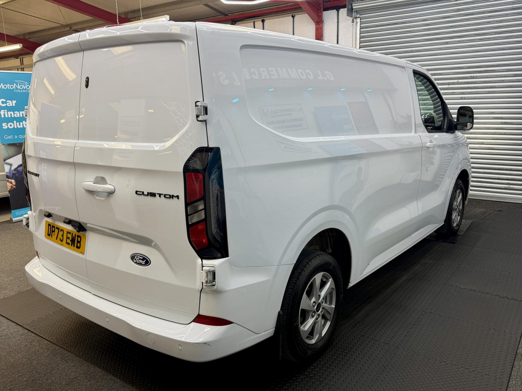2024 Ford Transit Custom 2.0 300 EcoBlue Limited Panel Van 5dr Diesel Manual L1 H1 Euro 6 (s/s) (136 ps) - Thumbnail 5