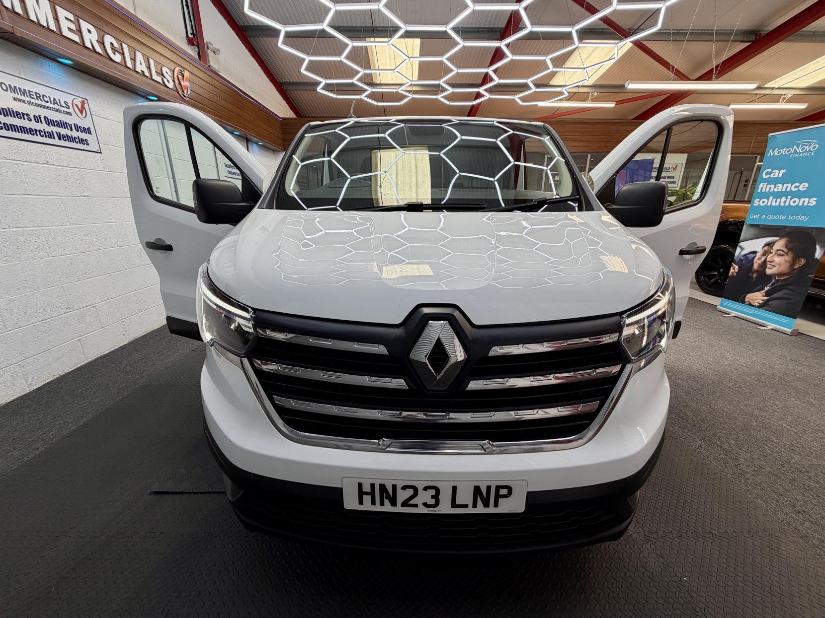 2023 Renault Trafic 2.0 dCi Blue LL30 Business+ Panel Van 5dr Diesel Manual L2 H1 Euro 6 (s/s) (130 ps) - Thumbnail 3