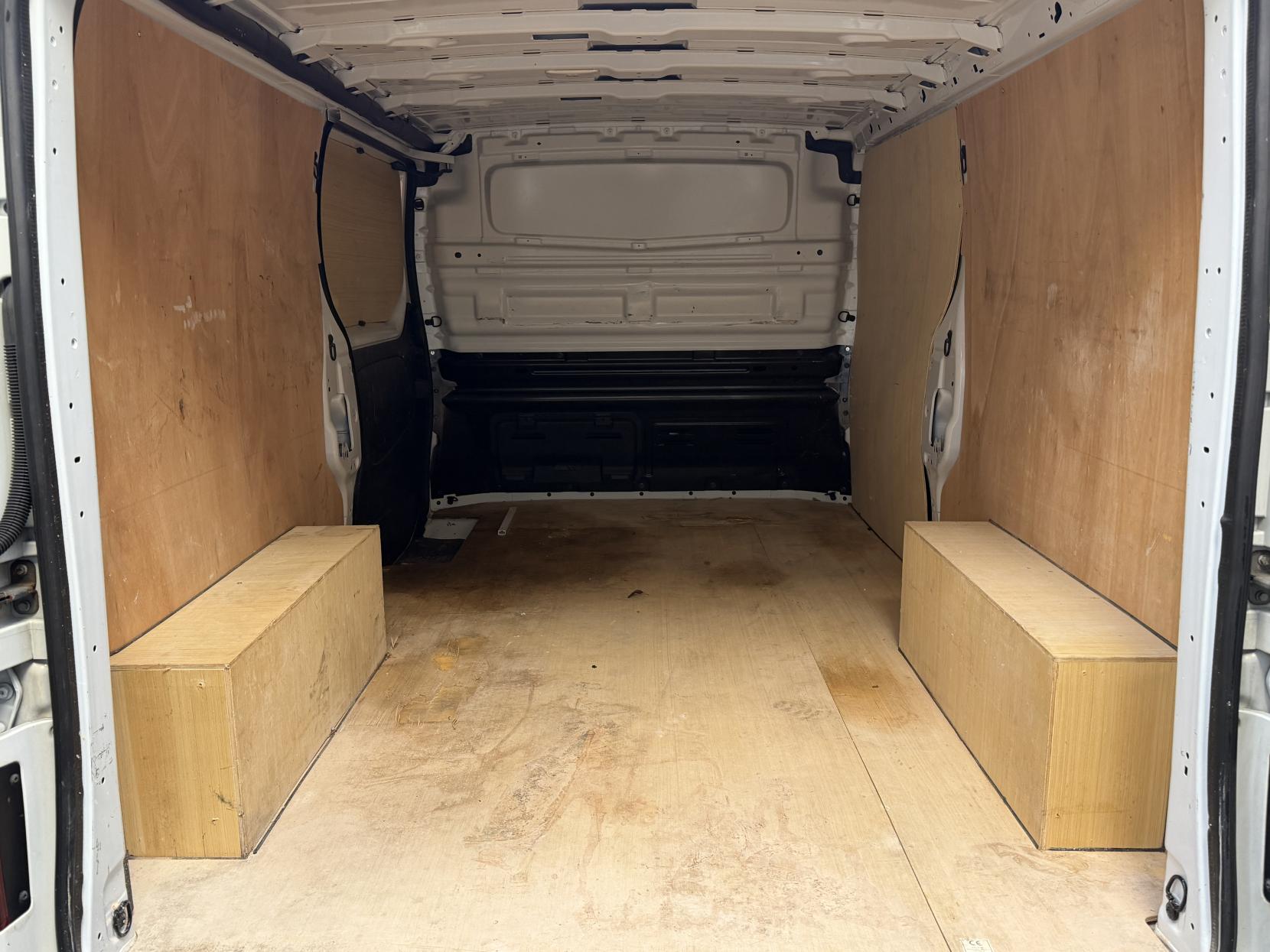 2023 Renault Trafic 2.0 dCi Blue LL30 Business+ Panel Van 5dr Diesel Manual L2 H1 Euro 6 (s/s) (130 ps) - Thumbnail 16
