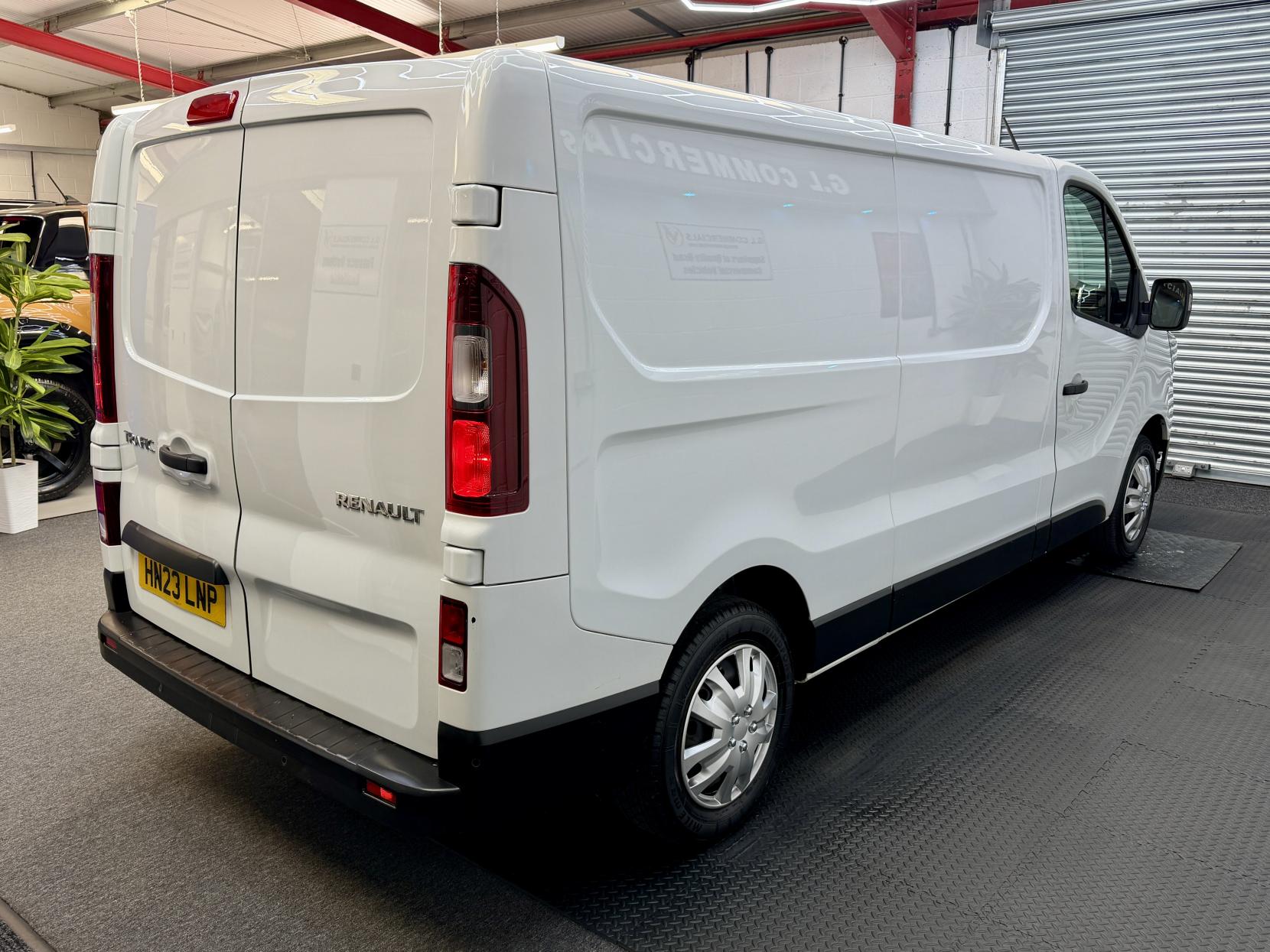 2023 Renault Trafic 2.0 dCi Blue LL30 Business+ Panel Van 5dr Diesel Manual L2 H1 Euro 6 (s/s) (130 ps) - Thumbnail 5