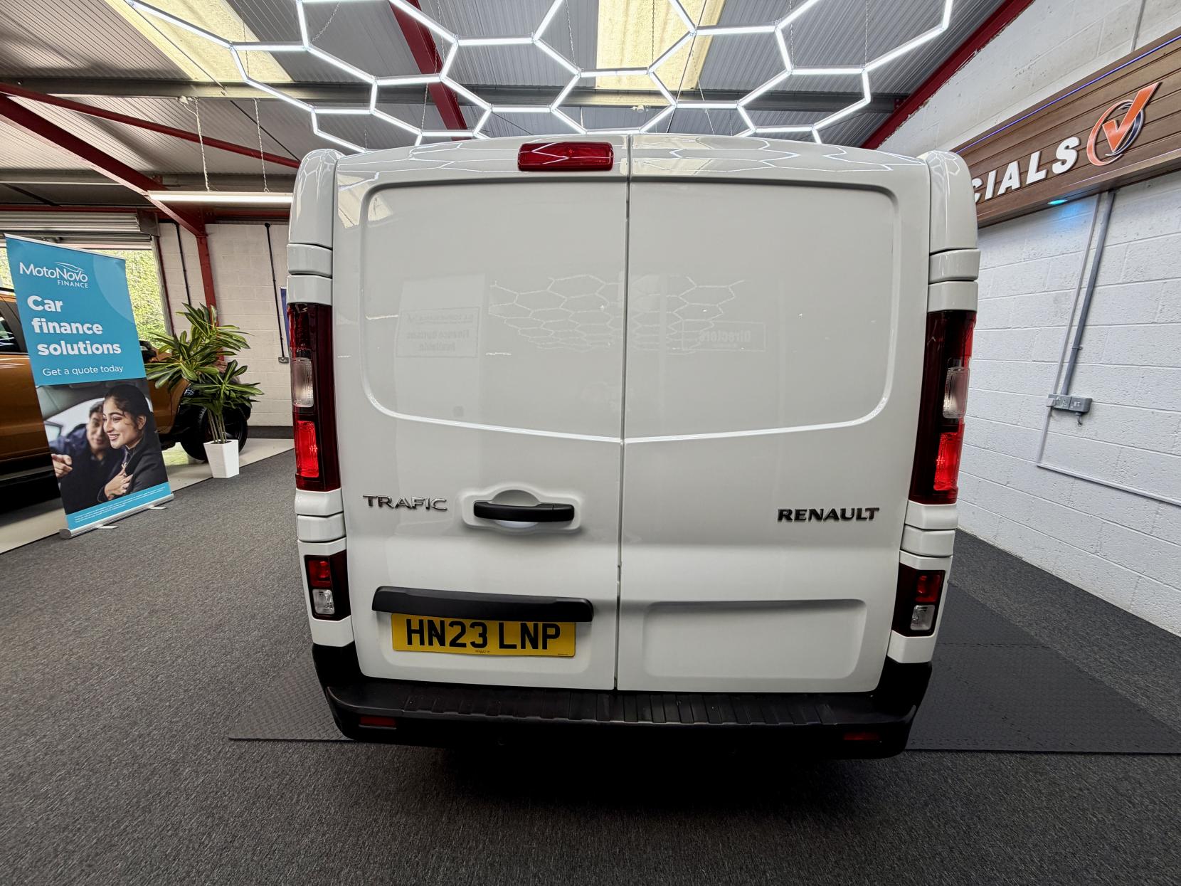 2023 Renault Trafic 2.0 dCi Blue LL30 Business+ Panel Van 5dr Diesel Manual L2 H1 Euro 6 (s/s) (130 ps) - Thumbnail 6