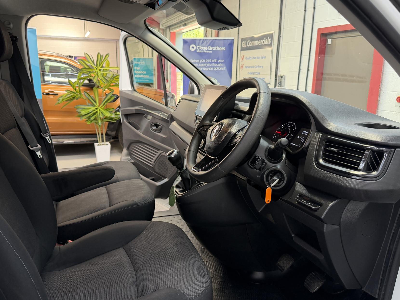 2023 Renault Trafic 2.0 dCi Blue LL30 Business+ Panel Van 5dr Diesel Manual L2 H1 Euro 6 (s/s) (130 ps) - Thumbnail 8