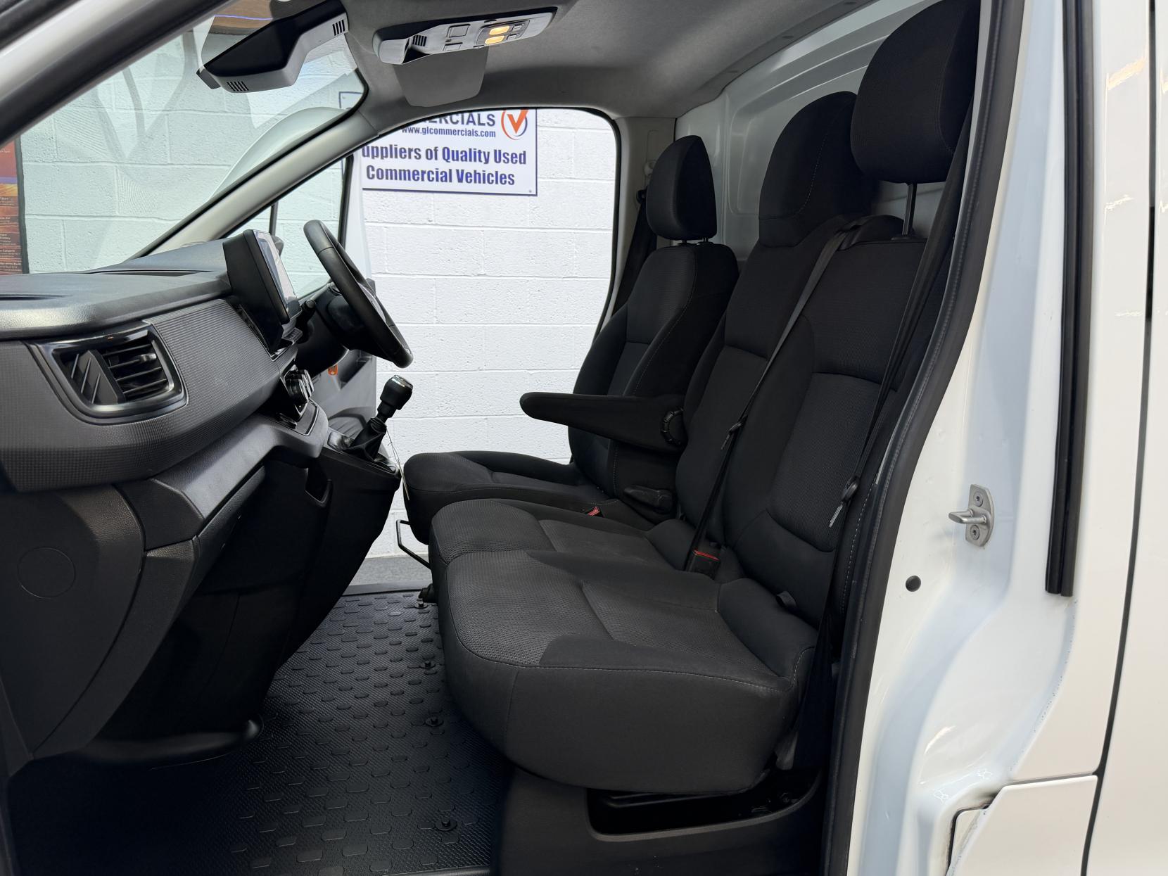 2023 Renault Trafic 2.0 dCi Blue LL30 Business+ Panel Van 5dr Diesel Manual L2 H1 Euro 6 (s/s) (130 ps) - Thumbnail 14