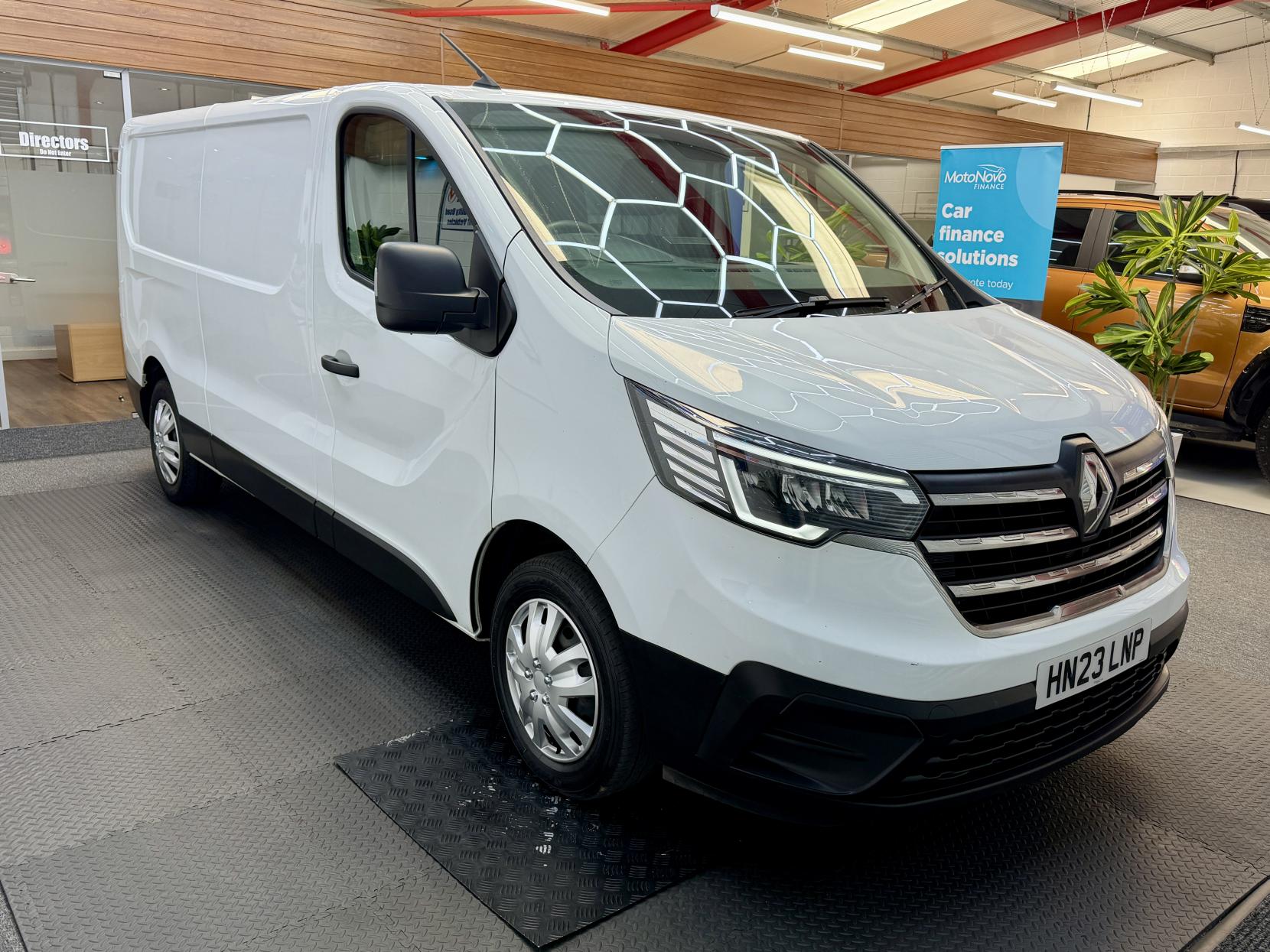 2023 Renault Trafic 2.0 dCi Blue LL30 Business+ Panel Van 5dr Diesel Manual L2 H1 Euro 6 (s/s) (130 ps) - Thumbnail 7