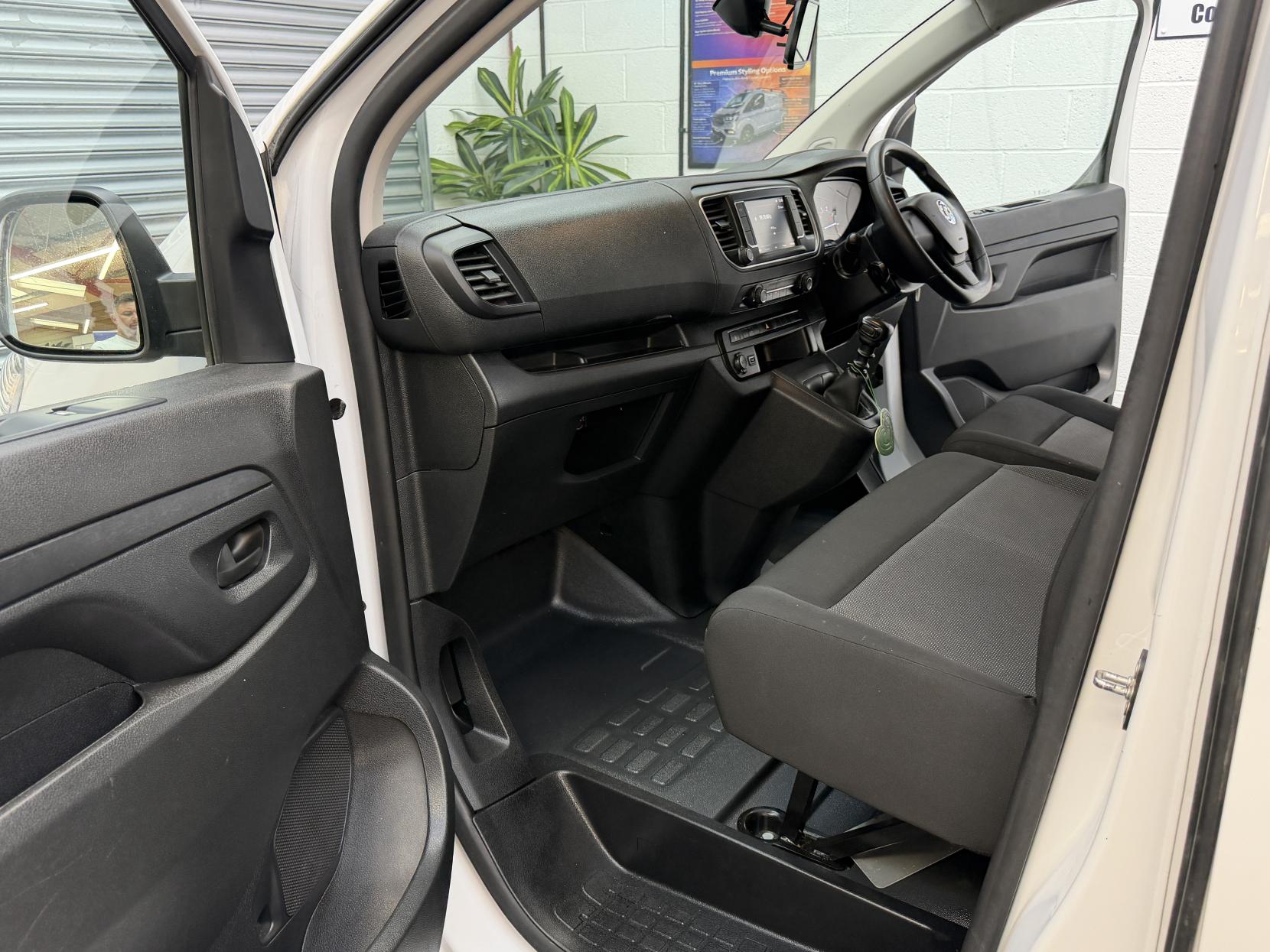 2023 Vauxhall Vivaro 1.5 Turbo D 2900 Prime Panel Van 6dr Diesel Manual L1 H1 Euro 6 (s/s) (100 ps) - Thumbnail 17