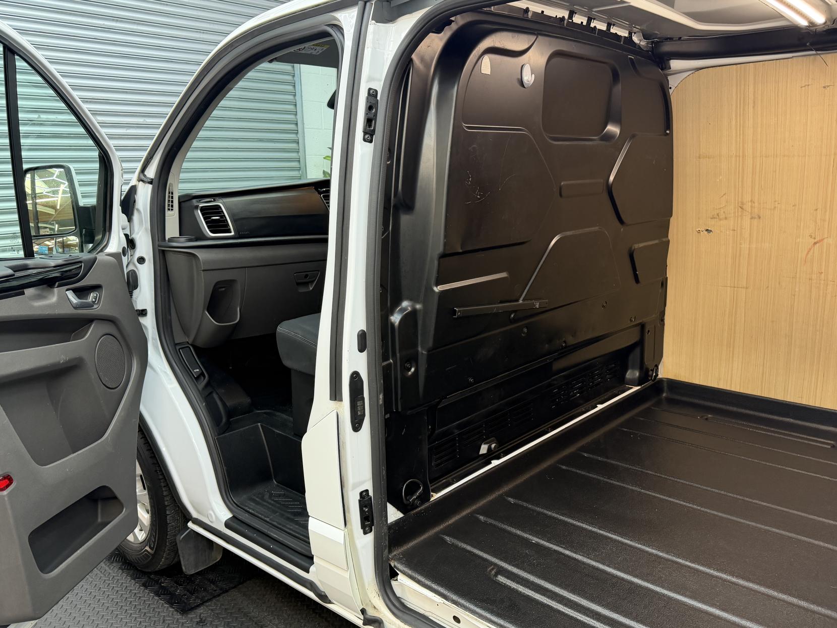 Ford Transit Custom 2.0 300 EcoBlue Limited Panel Van 5dr Diesel Manual L2 H1 Euro 6 (s/s) (130 ps)