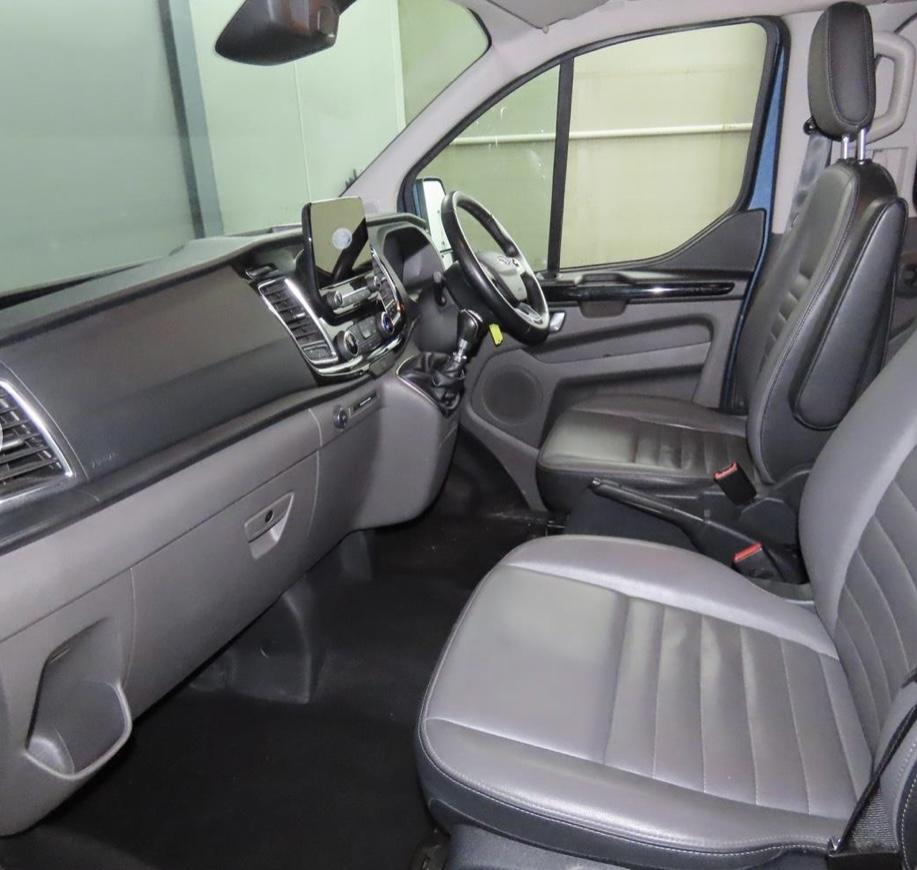 Ford Transit Custom 2.0 320 EcoBlue Limited Crew Van Double Cab 5dr Diesel Manual L2 H1 Euro 6 (s/s) (6 Seat) (130 ps)