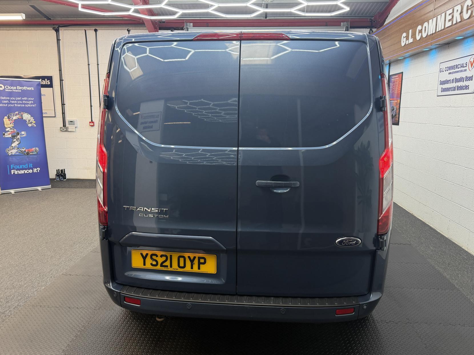 2021 Ford Transit Custom 2.0 320 EcoBlue Limited Crew Van Double Cab 5dr Diesel Manual L2 H1 Euro 6 (s/s) (6 Seat) (130 ps) - Thumbnail 7