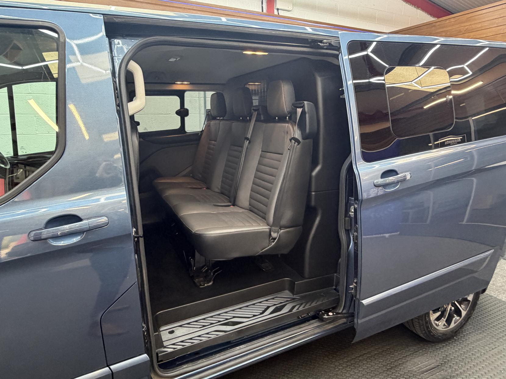 2021 Ford Transit Custom 2.0 320 EcoBlue Limited Crew Van Double Cab 5dr Diesel Manual L2 H1 Euro 6 (s/s) (6 Seat) (130 ps) - Thumbnail 21