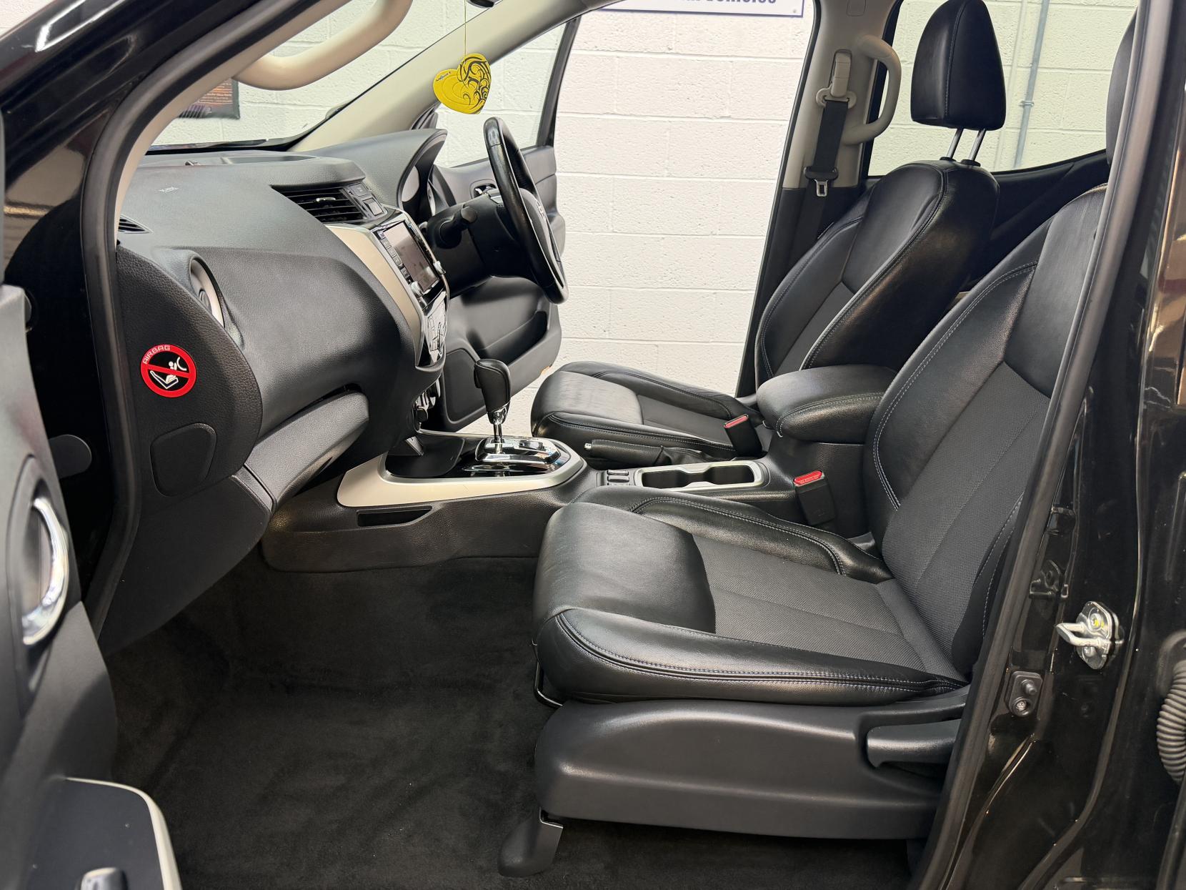 2021 Nissan Navara 2.3 dCi N-Guard Pickup Double Cab 4dr Diesel Auto 4WD Euro 6 (190 ps) - Thumbnail 12