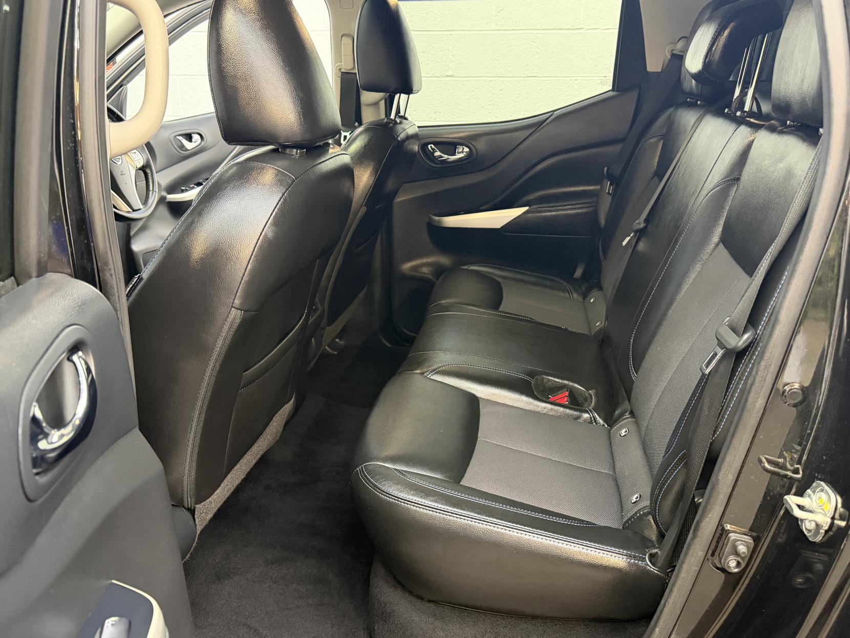 2021 Nissan Navara 2.3 dCi N-Guard Pickup Double Cab 4dr Diesel Auto 4WD Euro 6 (190 ps) - Thumbnail 14