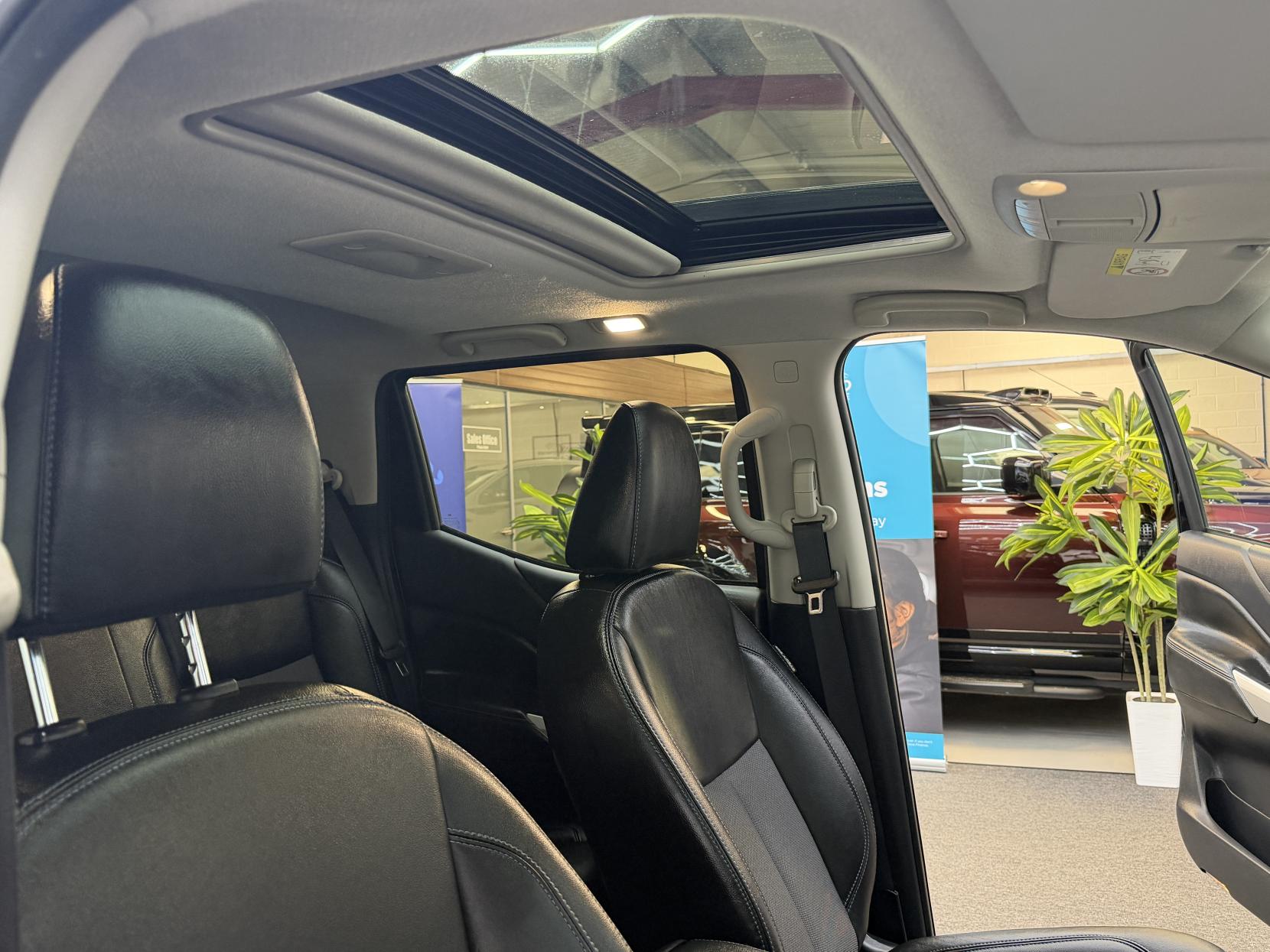 2021 Nissan Navara 2.3 dCi N-Guard Pickup Double Cab 4dr Diesel Auto 4WD Euro 6 (190 ps) - Thumbnail 9