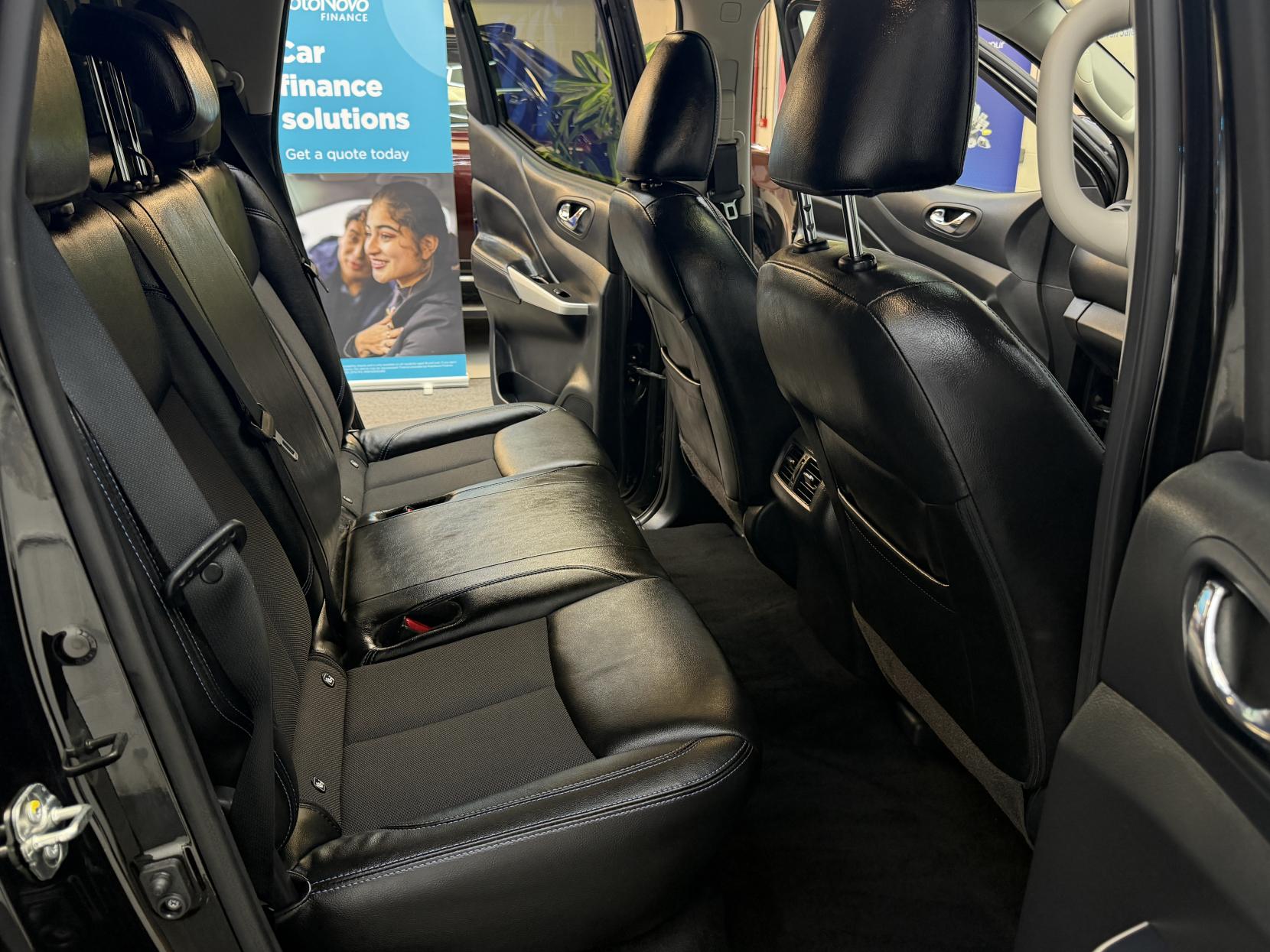 2021 Nissan Navara 2.3 dCi N-Guard Pickup Double Cab 4dr Diesel Auto 4WD Euro 6 (190 ps) - Thumbnail 15