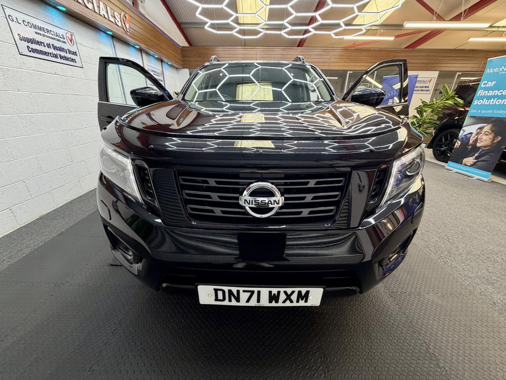 2021 Nissan Navara 2.3 dCi N-Guard Pickup Double Cab 4dr Diesel Auto 4WD Euro 6 (190 ps) - Thumbnail 3