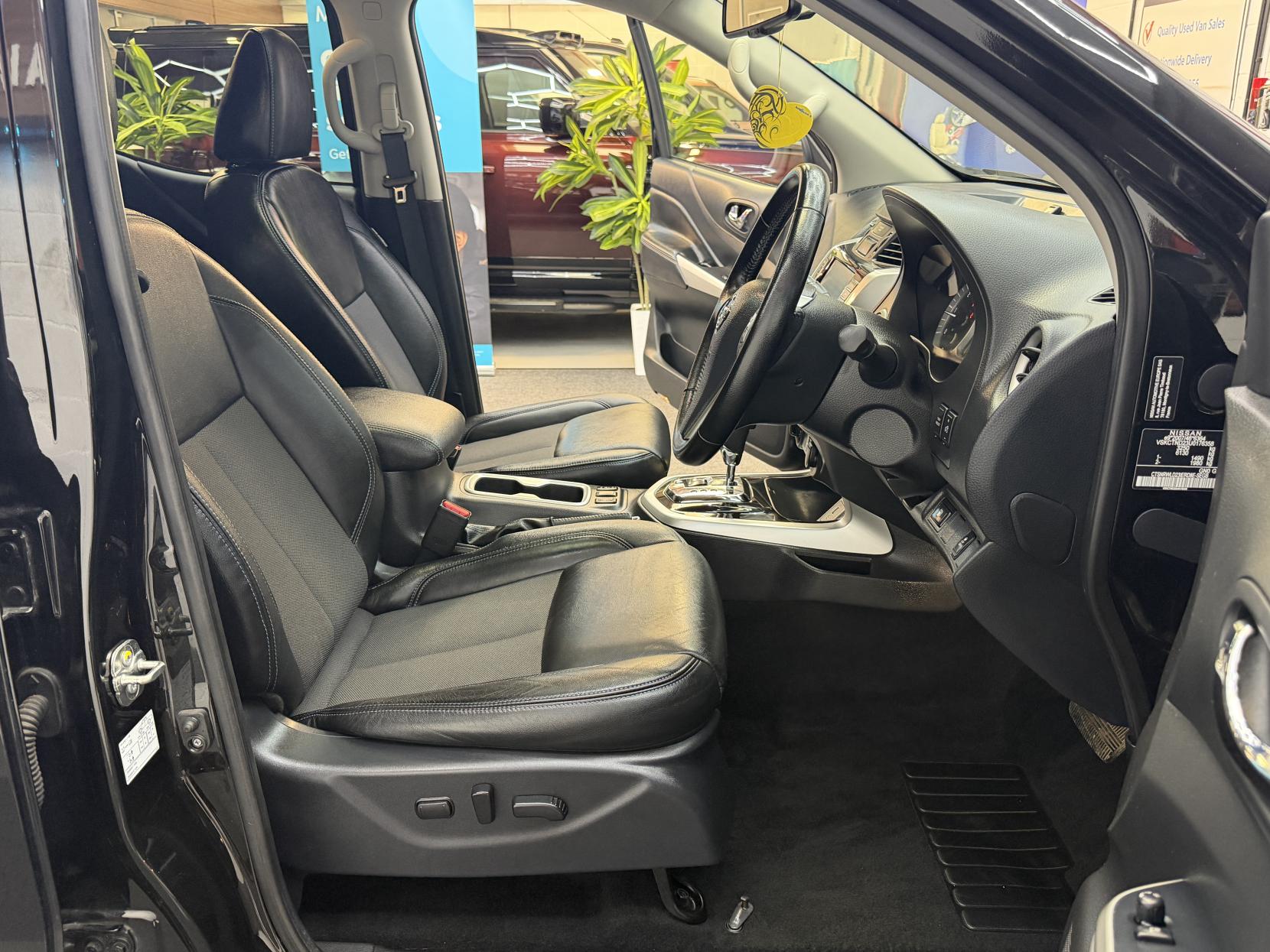 2021 Nissan Navara 2.3 dCi N-Guard Pickup Double Cab 4dr Diesel Auto 4WD Euro 6 (190 ps) - Thumbnail 10