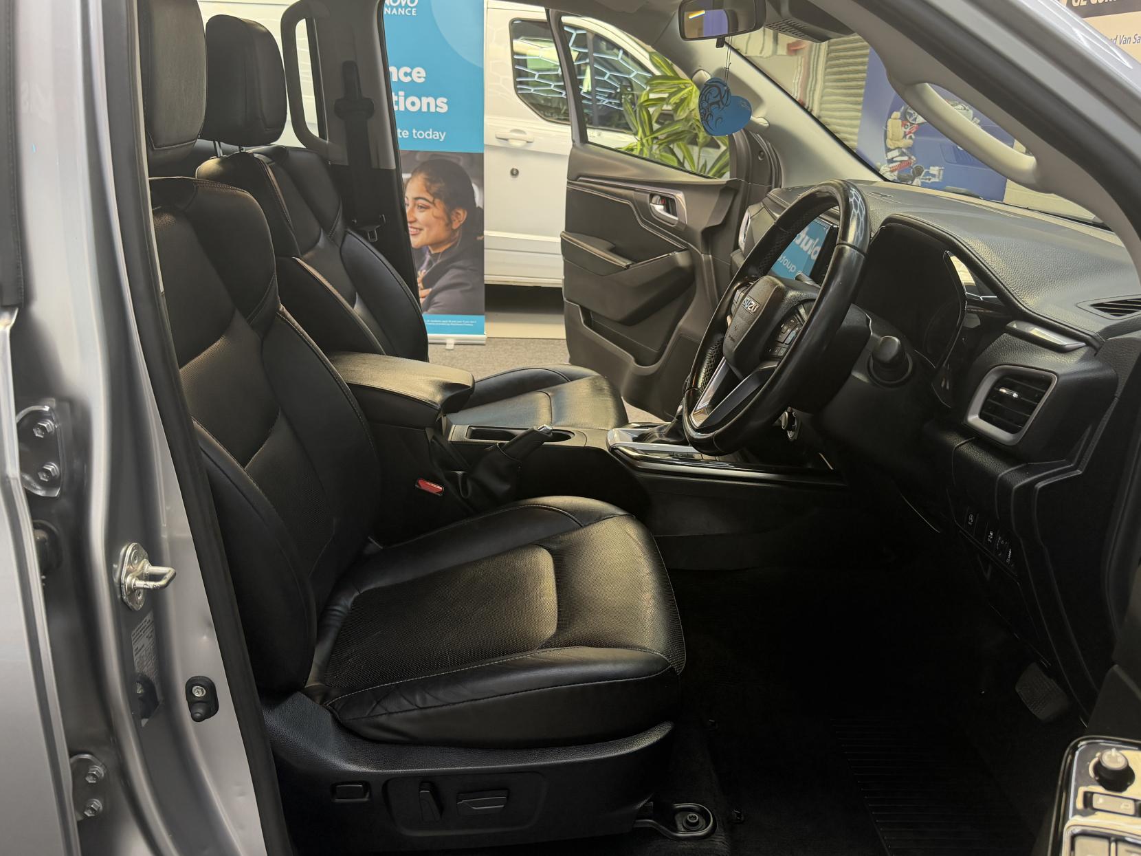 2023 Isuzu D-Max 1.9 TD DL40 Pickup Double Cab 4dr Diesel Auto 4WD Euro 6 (s/s) (164 ps) - Thumbnail 10