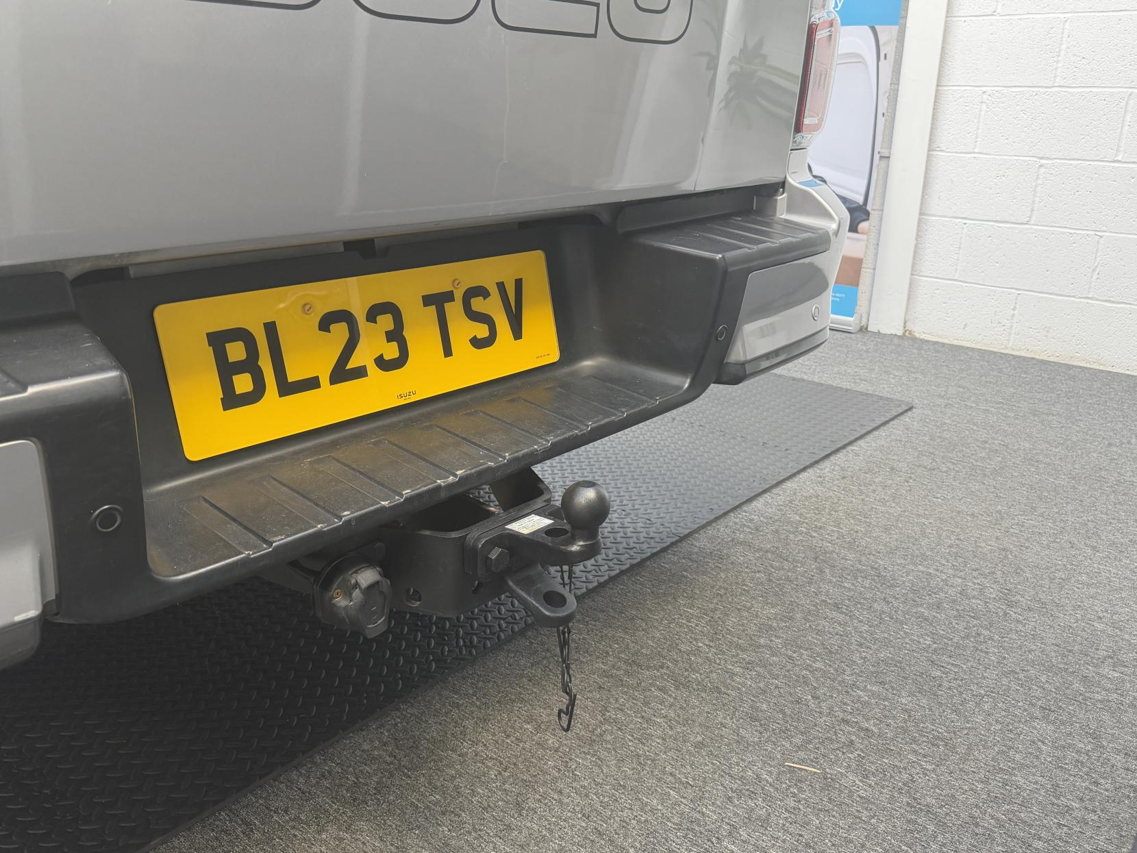 2023 Isuzu D-Max 1.9 TD DL40 Pickup Double Cab 4dr Diesel Auto 4WD Euro 6 (s/s) (164 ps) - Thumbnail 9