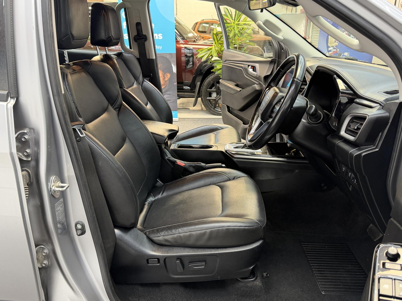 2023 Isuzu D-Max 1.9 TD DL40 Pickup Double Cab 4dr Diesel Auto 4WD Euro 6 (s/s) (164 ps) - Thumbnail 2