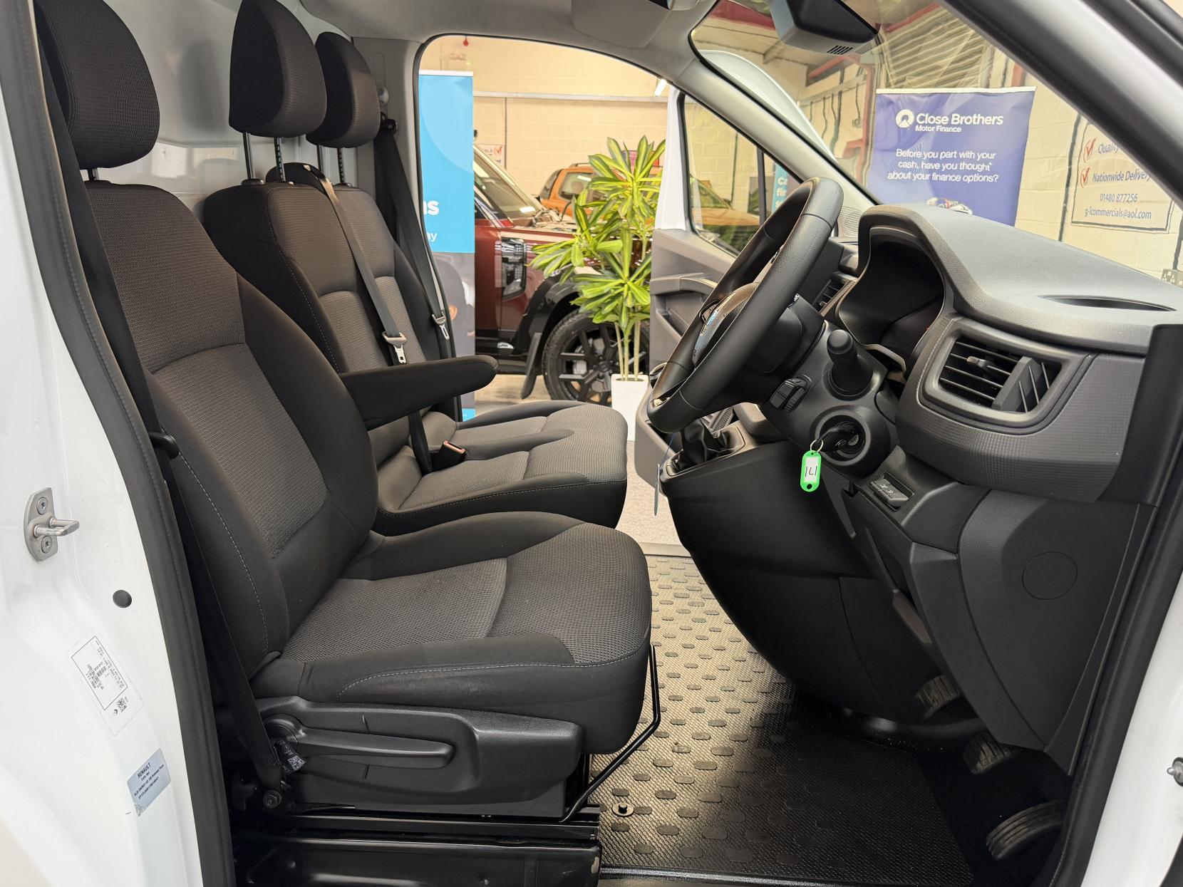 2023 Renault Trafic 2.0 dCi Blue SL28 Business Panel Van 5dr Diesel Manual L1 H1 Euro 6 (s/s) (130 ps) - Thumbnail 8