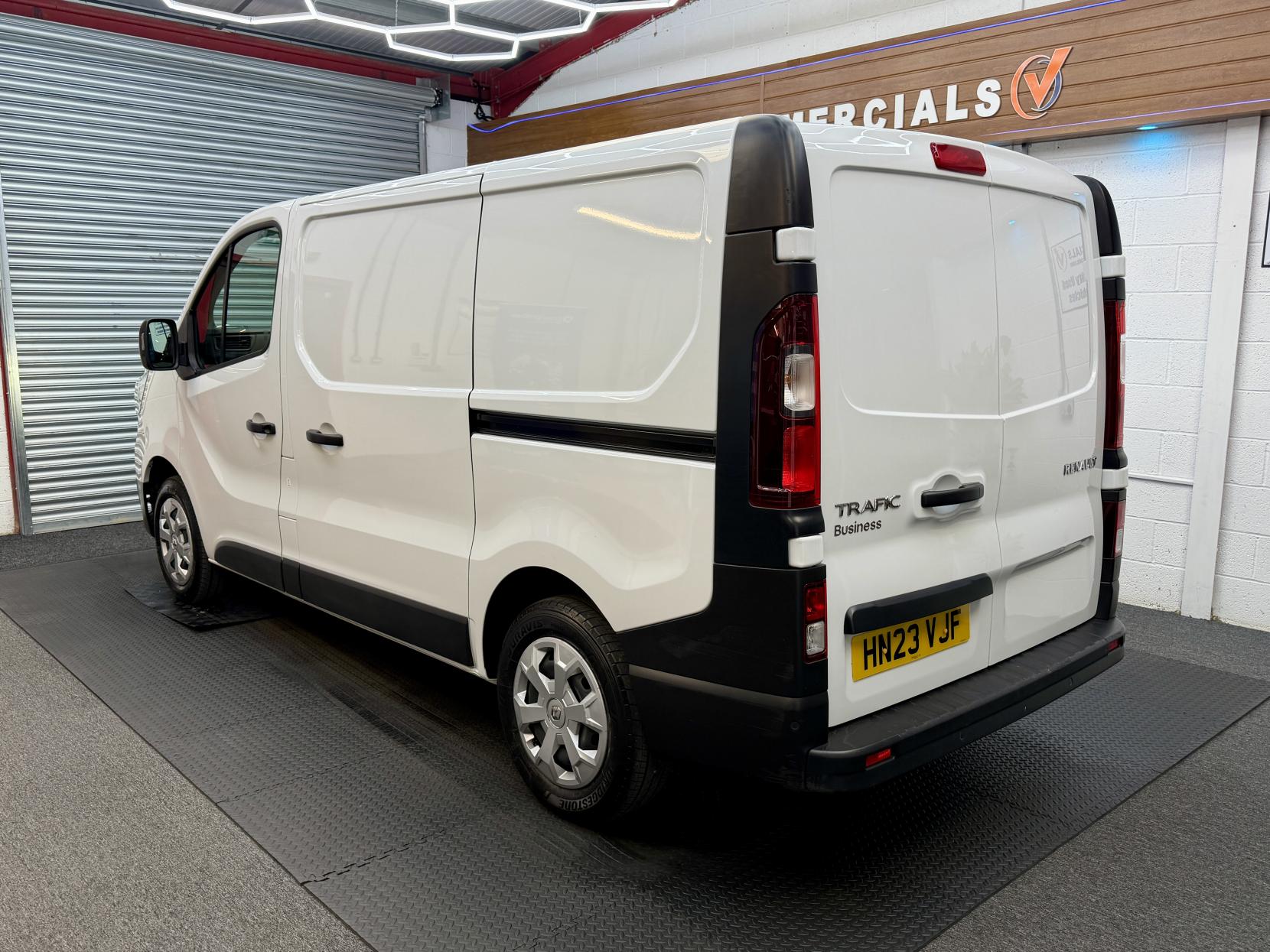 2023 Renault Trafic 2.0 dCi Blue SL28 Business Panel Van 5dr Diesel Manual L1 H1 Euro 6 (s/s) (130 ps) - Thumbnail 4