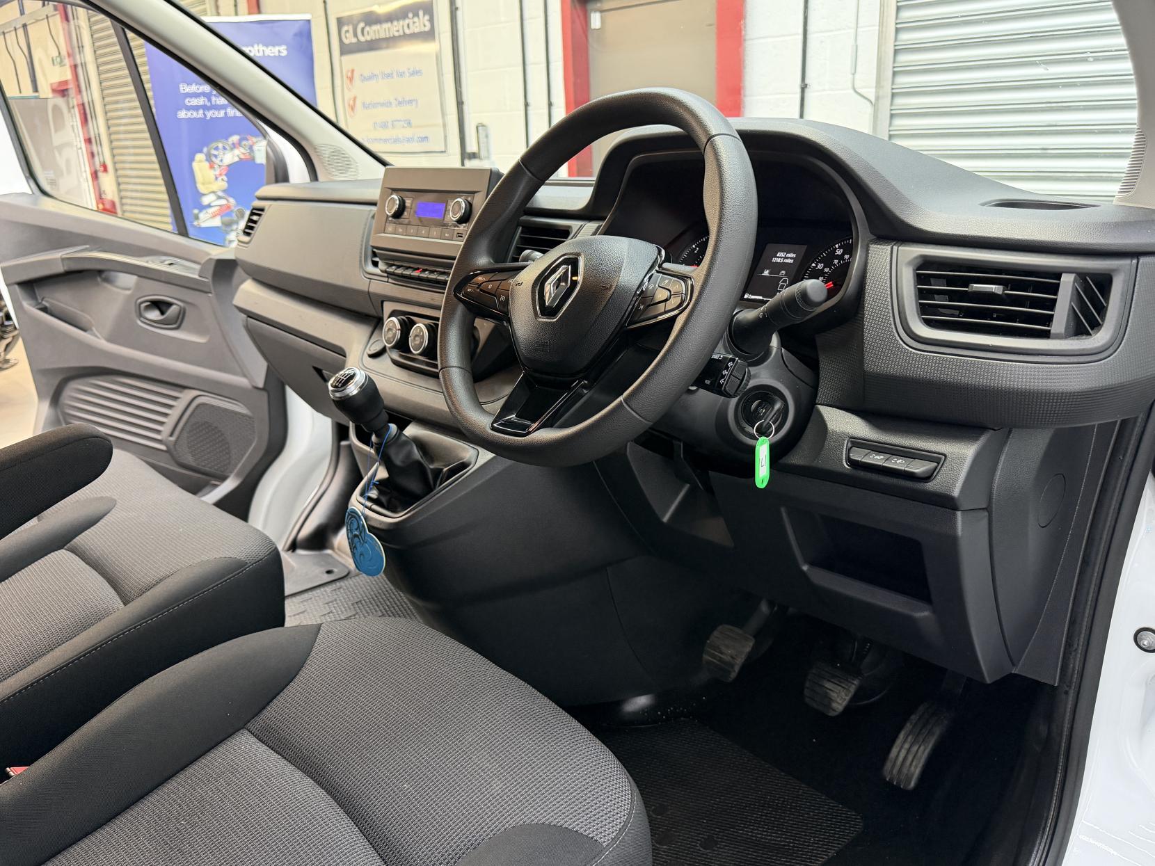2023 Renault Trafic 2.0 dCi Blue SL28 Business Panel Van 5dr Diesel Manual L1 H1 Euro 6 (s/s) (130 ps) - Thumbnail 12
