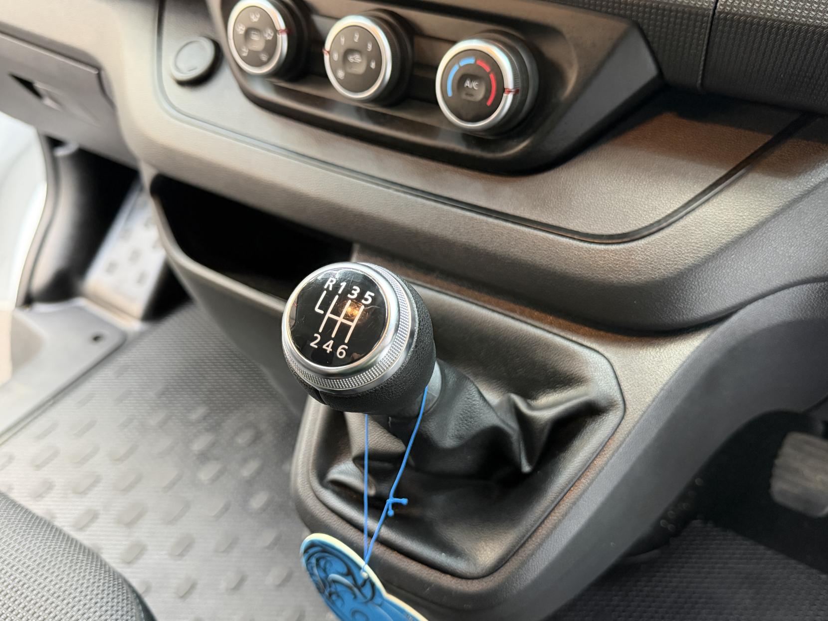 2023 Renault Trafic 2.0 dCi Blue SL28 Business Panel Van 5dr Diesel Manual L1 H1 Euro 6 (s/s) (130 ps) - Thumbnail 14