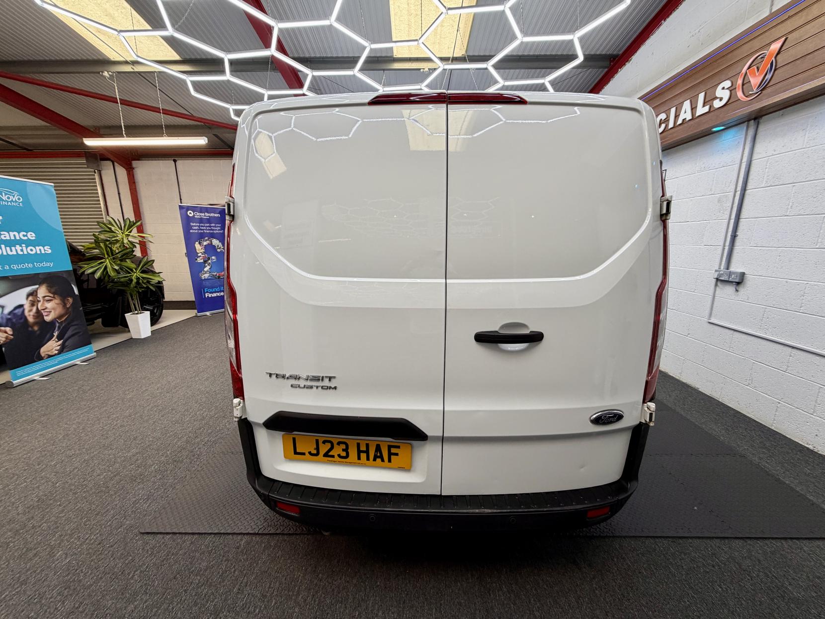 2023 Ford Transit Custom 2.0 300 EcoBlue Leader Panel Van 5dr Diesel Manual L2 H1 Euro 6 (s/s) (130 ps) - Thumbnail 6
