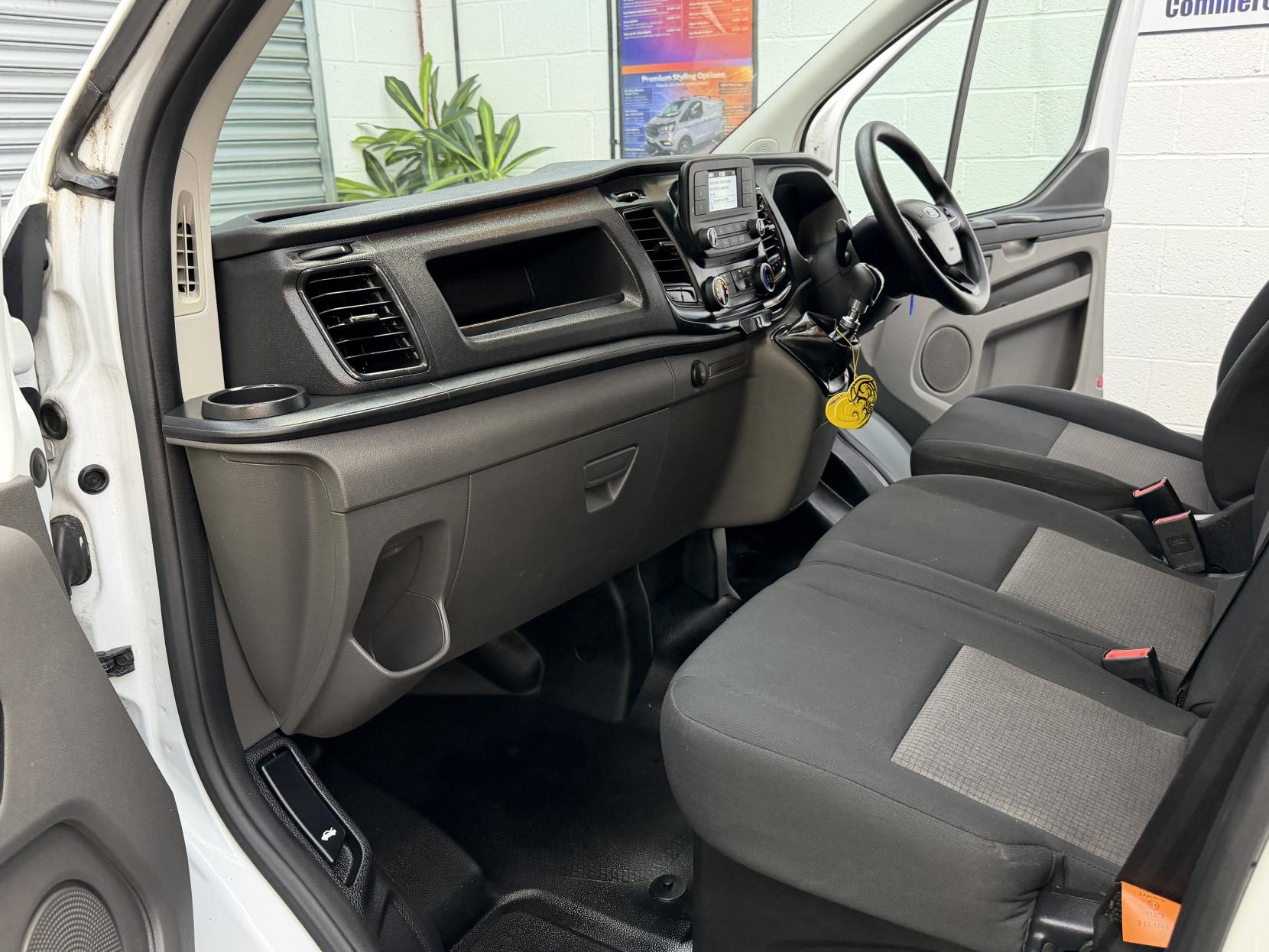 2023 Ford Transit Custom 2.0 300 EcoBlue Leader Panel Van 5dr Diesel Manual L2 H1 Euro 6 (s/s) (130 ps) - Thumbnail 11