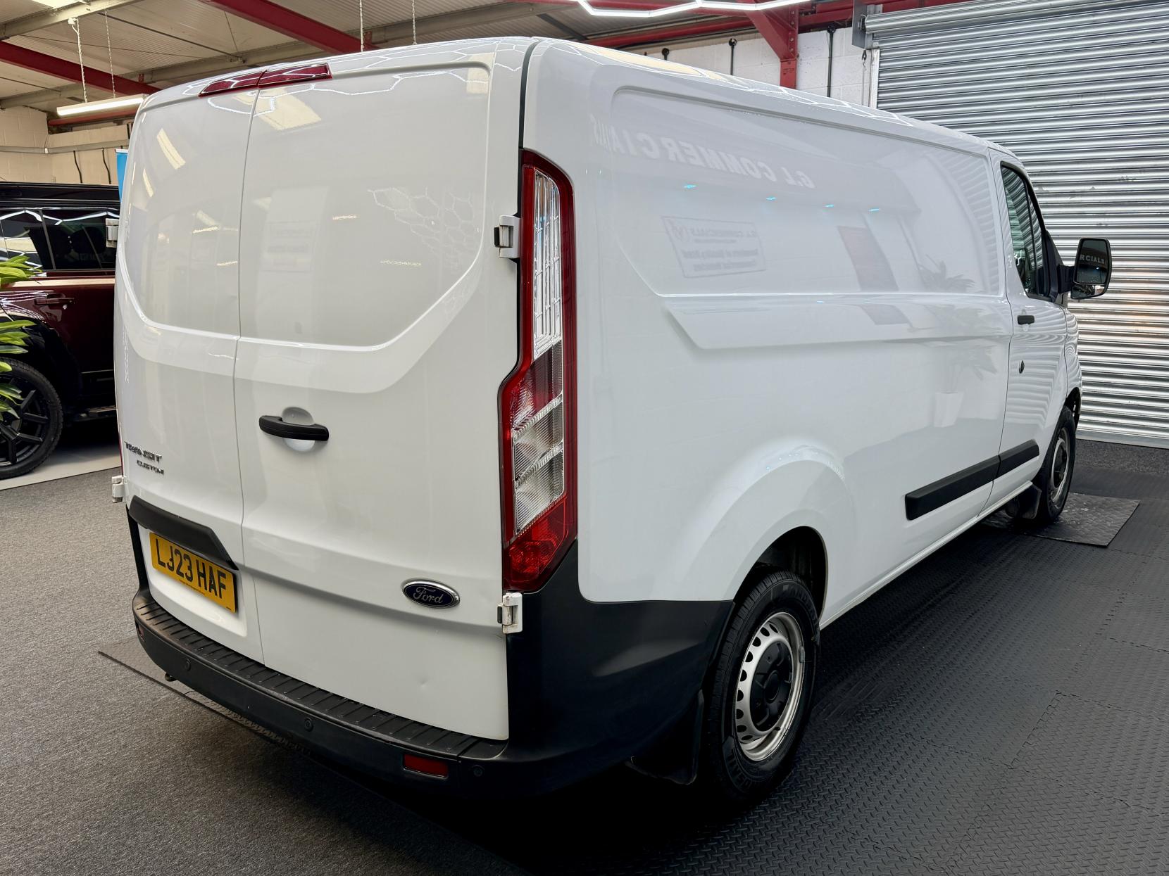 2023 Ford Transit Custom 2.0 300 EcoBlue Leader Panel Van 5dr Diesel Manual L2 H1 Euro 6 (s/s) (130 ps) - Thumbnail 5