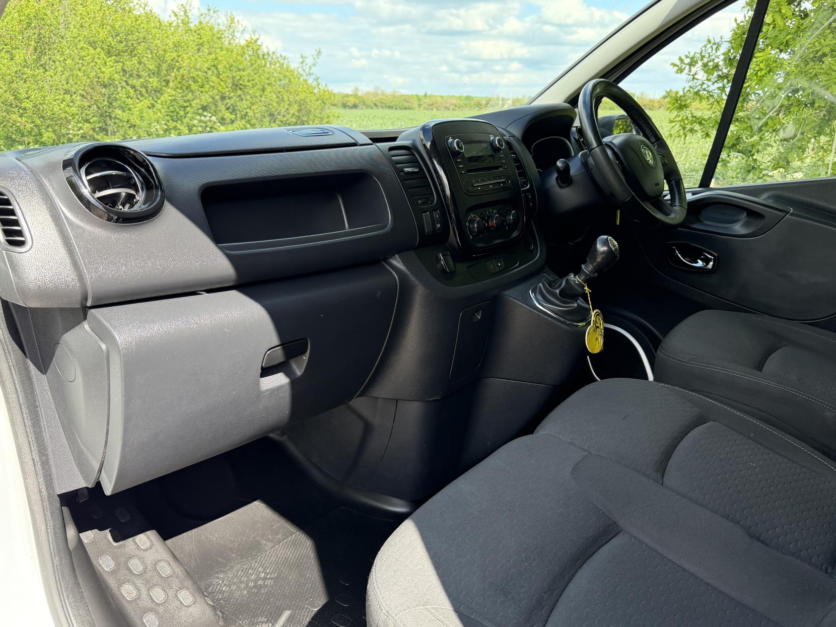 2018 Vauxhall Vivaro 1.6 CDTi 2900 Sportive Panel Van 5dr Diesel Manual L2 H1 Euro 6 (120 ps) - Thumbnail 10