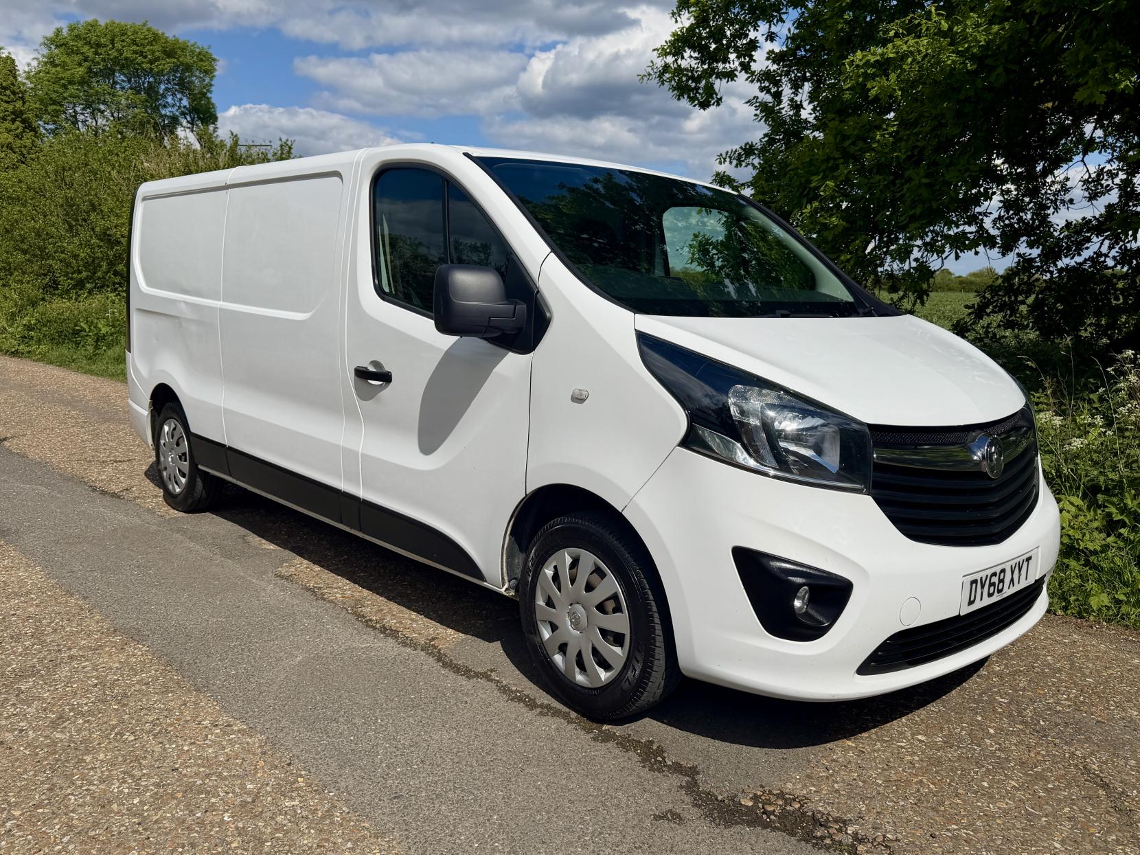 2018 Vauxhall Vivaro 1.6 CDTi 2900 Sportive Panel Van 5dr Diesel Manual L2 H1 Euro 6 (120 ps) - Thumbnail 2