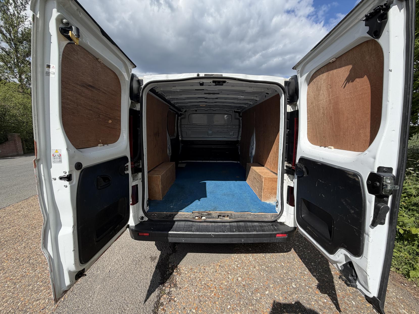 2018 Vauxhall Vivaro 1.6 CDTi 2900 Sportive Panel Van 5dr Diesel Manual L2 H1 Euro 6 (120 ps) - Thumbnail 13