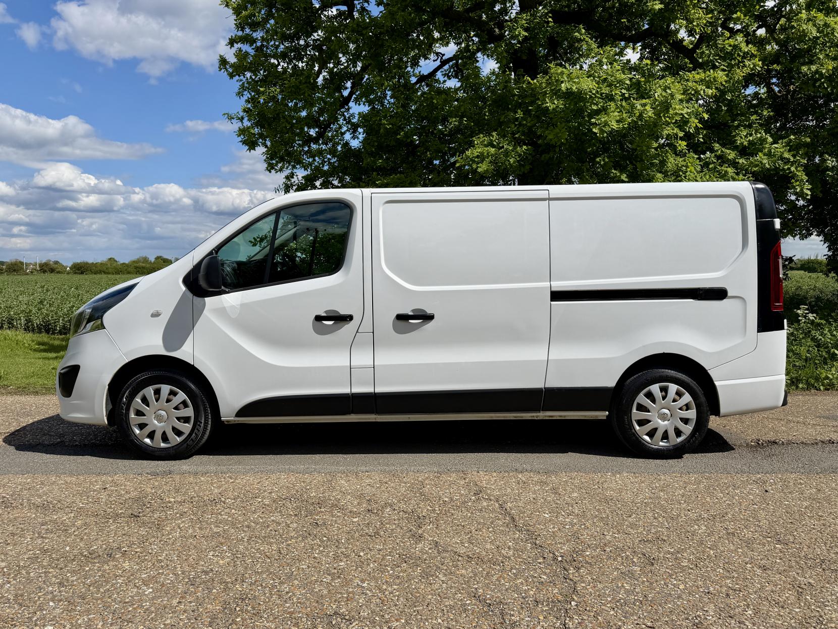 2018 Vauxhall Vivaro 1.6 CDTi 2900 Sportive Panel Van 5dr Diesel Manual L2 H1 Euro 6 (120 ps) - Thumbnail 6