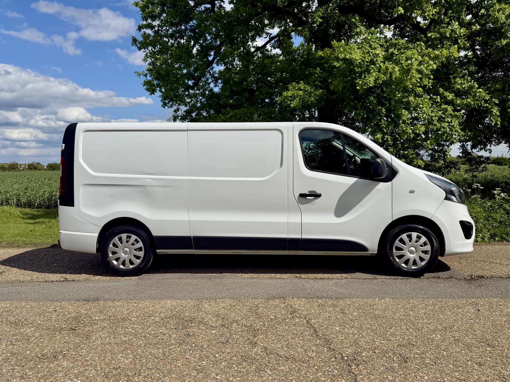 2018 Vauxhall Vivaro 1.6 CDTi 2900 Sportive Panel Van 5dr Diesel Manual L2 H1 Euro 6 (120 ps) - Thumbnail 5