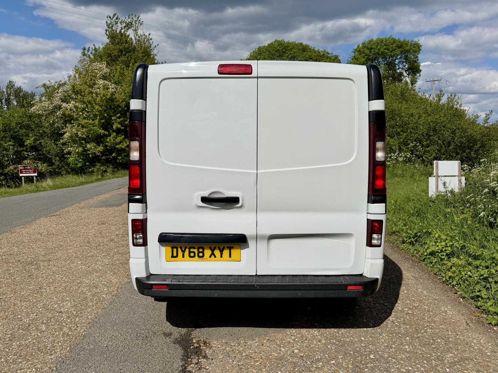 2018 Vauxhall Vivaro 1.6 CDTi 2900 Sportive Panel Van 5dr Diesel Manual L2 H1 Euro 6 (120 ps) - Thumbnail 8