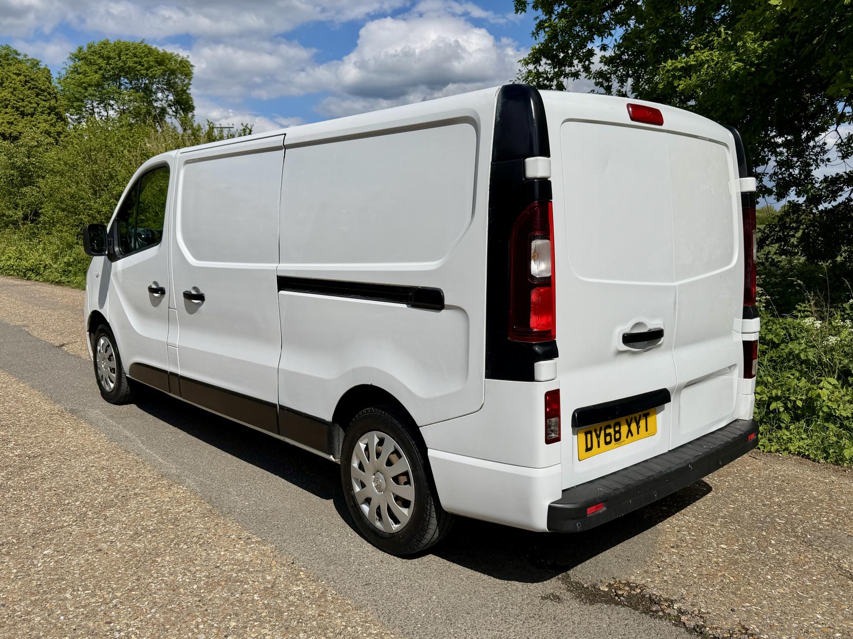 2018 Vauxhall Vivaro 1.6 CDTi 2900 Sportive Panel Van 5dr Diesel Manual L2 H1 Euro 6 (120 ps) - Thumbnail 3