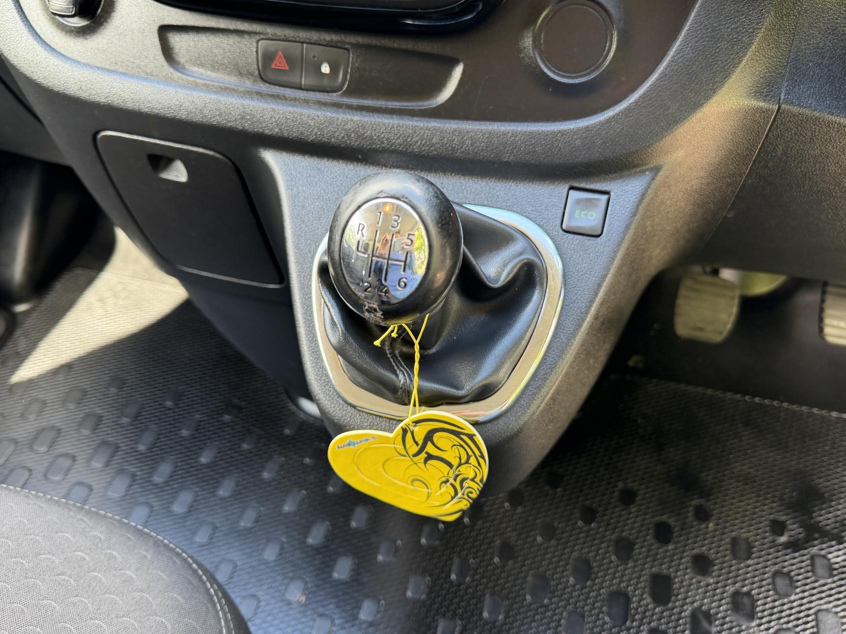 2018 Vauxhall Vivaro 1.6 CDTi 2900 Sportive Panel Van 5dr Diesel Manual L2 H1 Euro 6 (120 ps) - Thumbnail 17