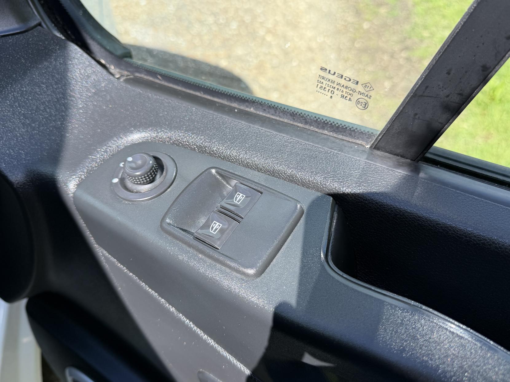 2018 Vauxhall Vivaro 1.6 CDTi 2900 Sportive Panel Van 5dr Diesel Manual L2 H1 Euro 6 (120 ps) - Thumbnail 15