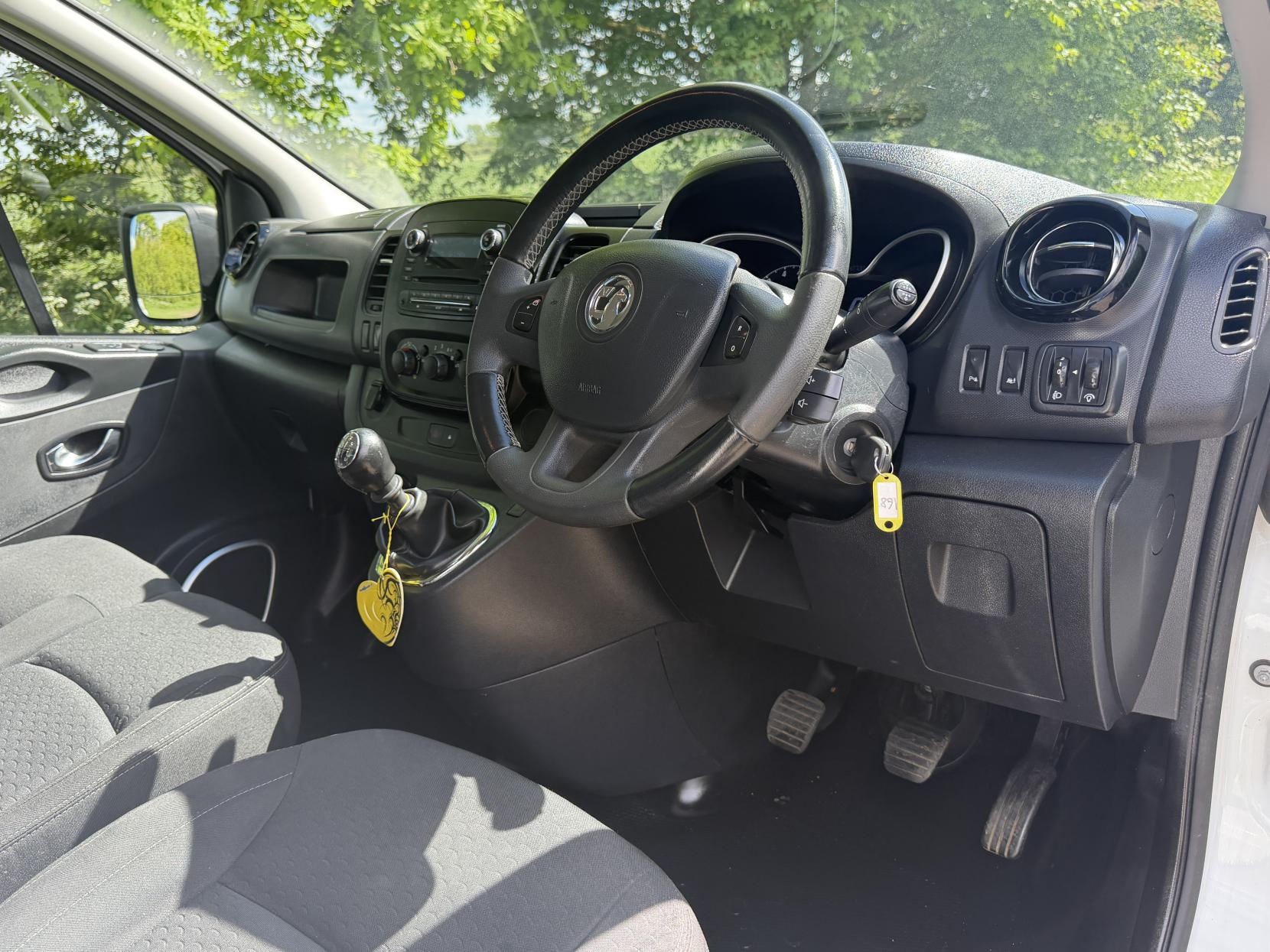2018 Vauxhall Vivaro 1.6 CDTi 2900 Sportive Panel Van 5dr Diesel Manual L2 H1 Euro 6 (120 ps) - Thumbnail 12