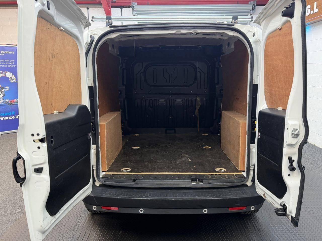 Vauxhall Combo 1.6 CDTi 16v Sportive Panel Van 3dr Diesel Manual FWD L1 H2 (s/s) (146 g/km, 104 bhp)