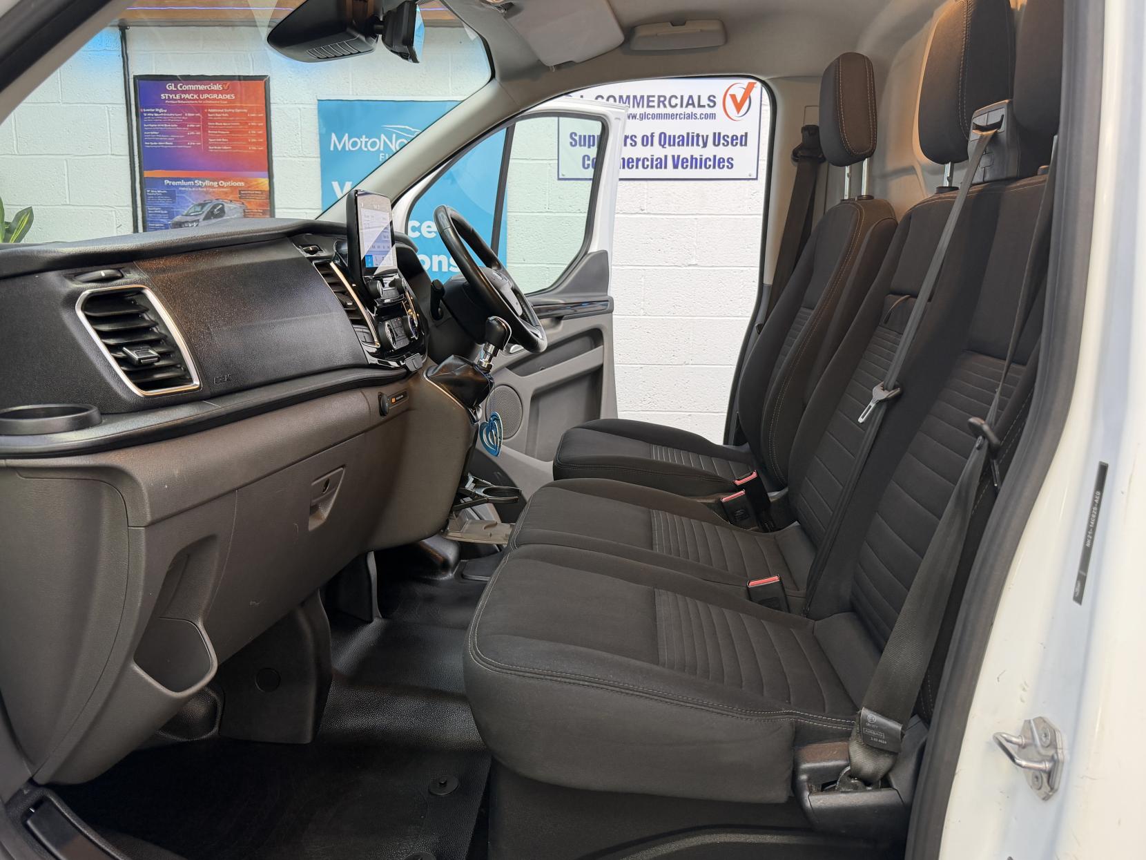 2023 Ford Transit Custom 2.0 300 EcoBlue Limited Panel Van 5dr Diesel Manual L2 H1 Euro 6 (s/s) (130 ps) - Thumbnail 14