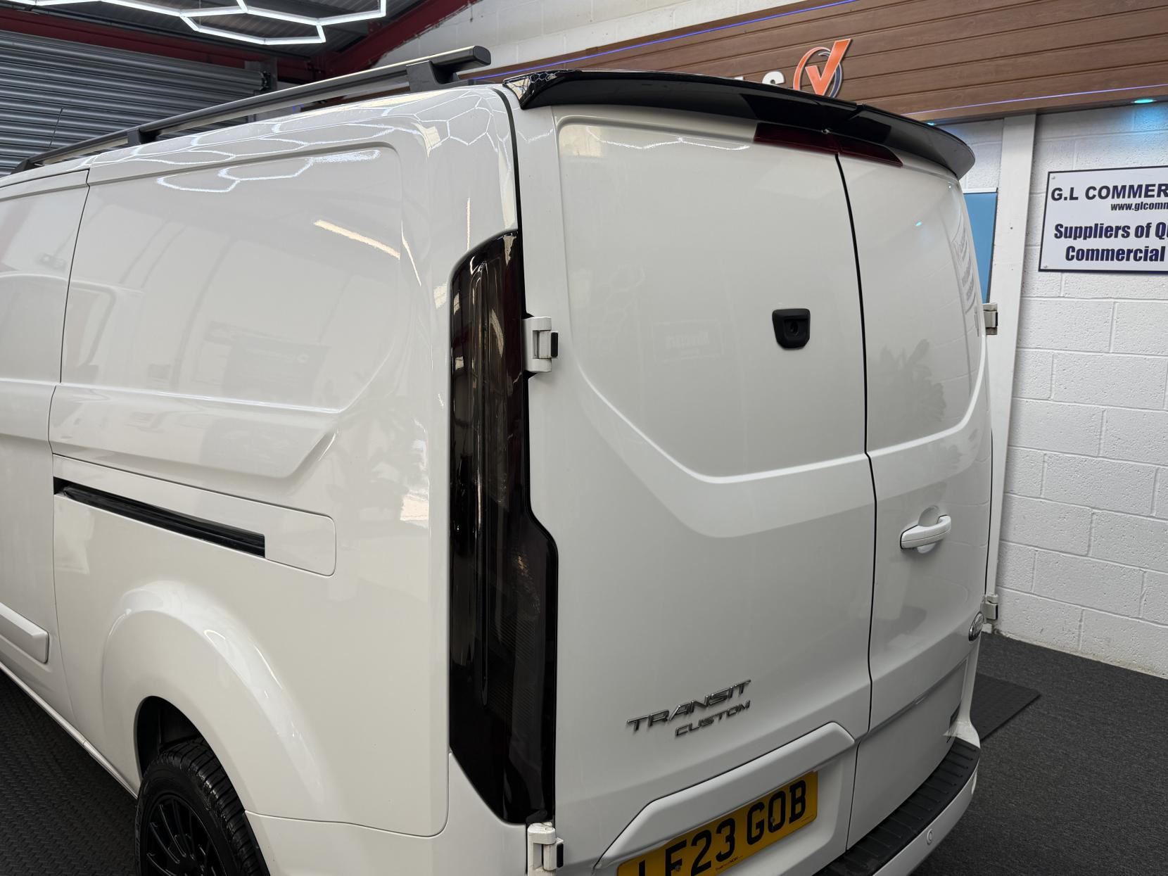 2023 Ford Transit Custom 2.0 300 EcoBlue Limited Panel Van 5dr Diesel Manual L2 H1 Euro 6 (s/s) (130 ps) - Thumbnail 9