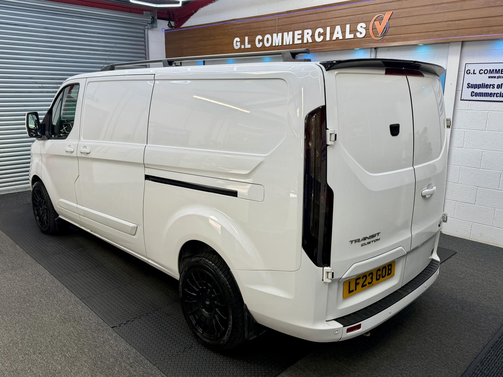 2023 Ford Transit Custom 2.0 300 EcoBlue Limited Panel Van 5dr Diesel Manual L2 H1 Euro 6 (s/s) (130 ps) - Thumbnail 6