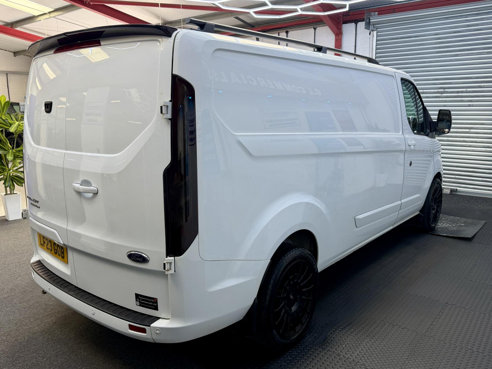 2023 Ford Transit Custom 2.0 300 EcoBlue Limited Panel Van 5dr Diesel Manual L2 H1 Euro 6 (s/s) (130 ps) - Thumbnail 7