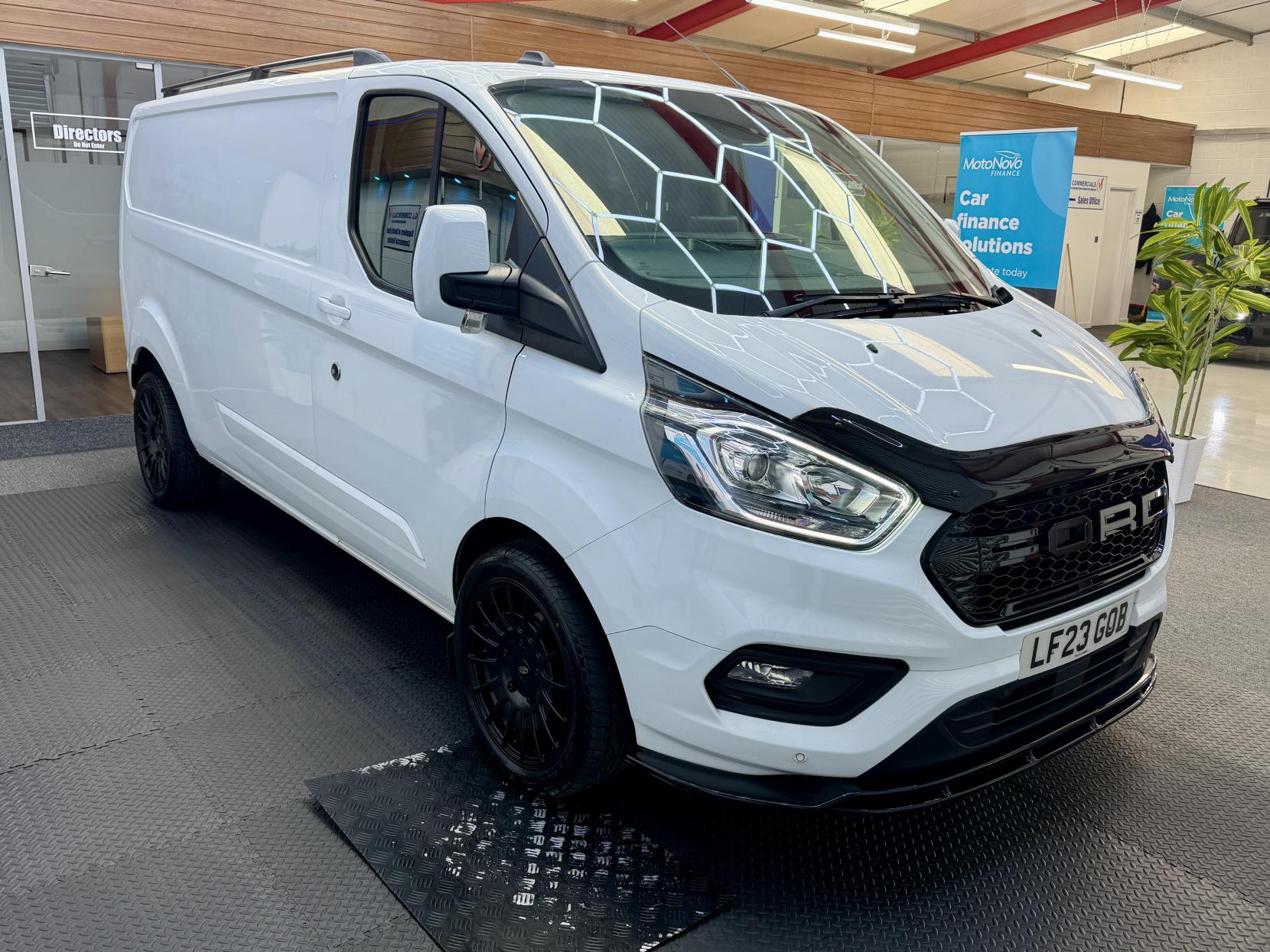 2023 Ford Transit Custom 2.0 300 EcoBlue Limited Panel Van 5dr Diesel Manual L2 H1 Euro 6 (s/s) (130 ps) - Thumbnail 10