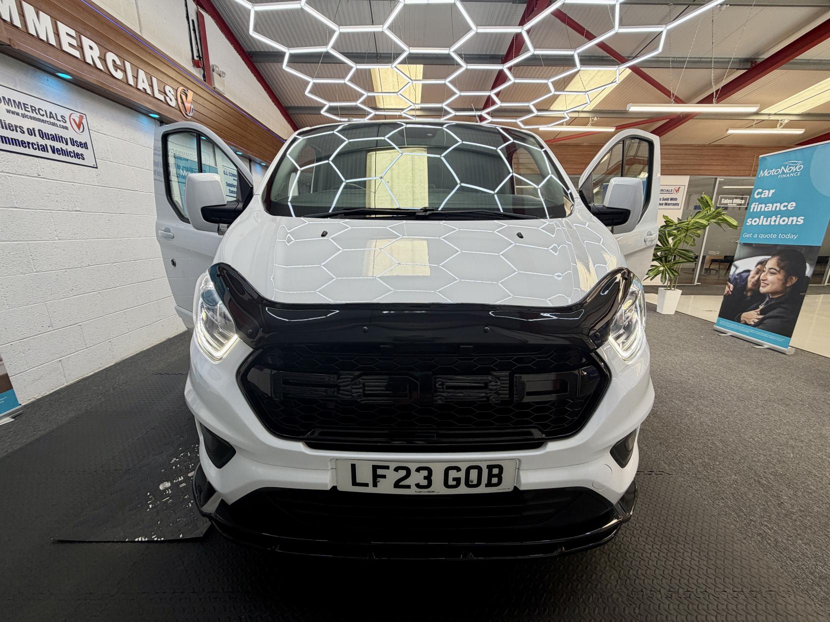 2023 Ford Transit Custom 2.0 300 EcoBlue Limited Panel Van 5dr Diesel Manual L2 H1 Euro 6 (s/s) (130 ps) - Thumbnail 5